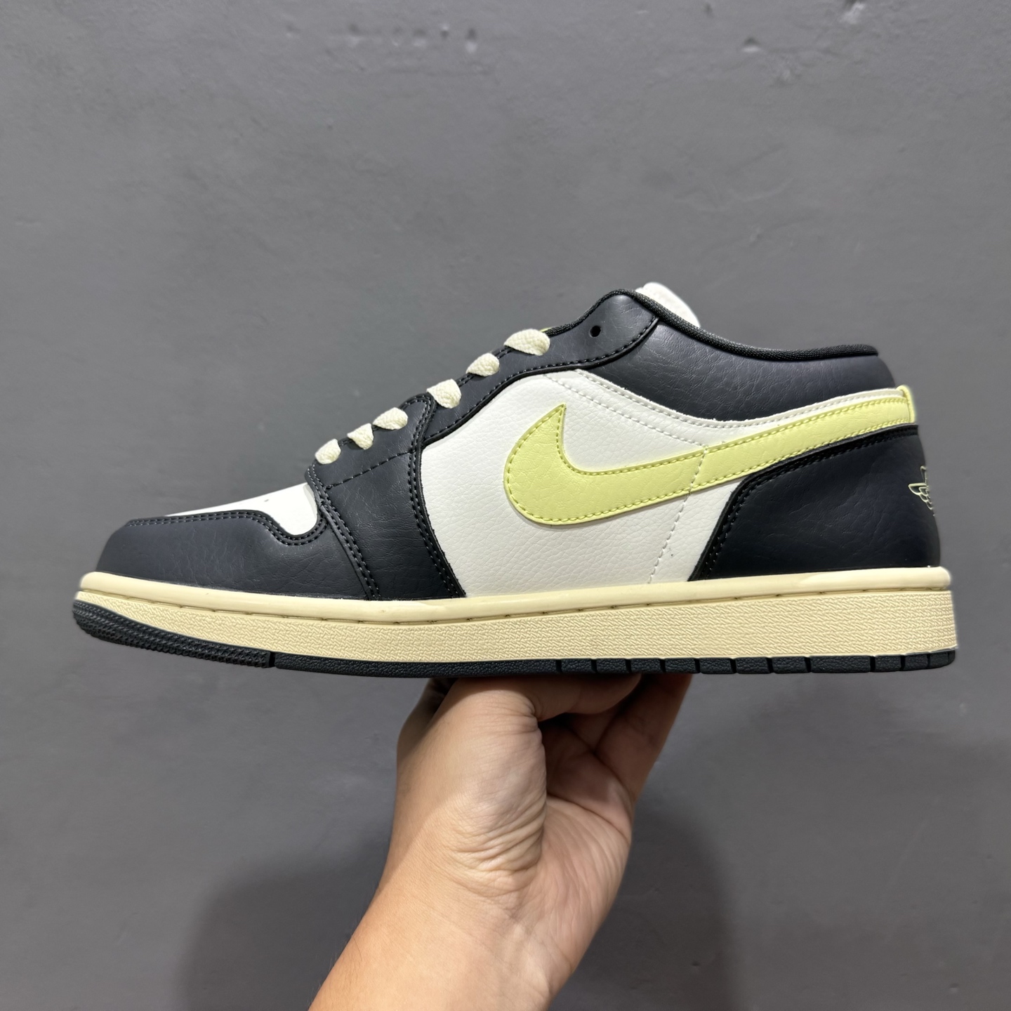 220 综合版 Jordan Air Jordan 1 85 Fall League黑白 HQ3009-003-Chinese UA Cheap High Quatity Brand Clothes Bags handbags Sneakers wholesale wholesaler seller from China Factory suppliers Fashion Clothing Shoes best Quality Beautiful Price 220 综合版 Jordan Air Jordan 1 85 Fall League黑白 HQ3009-003