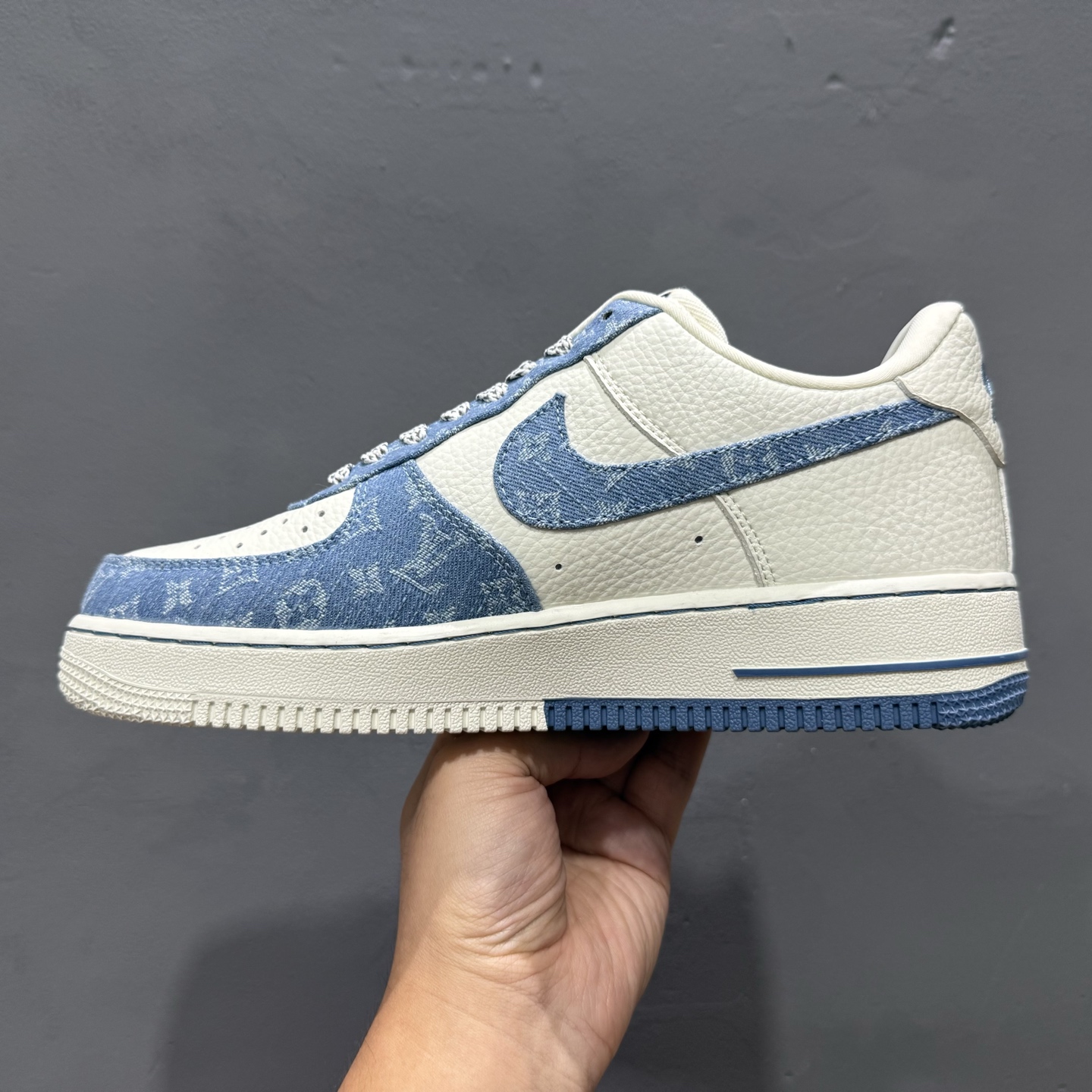 250 独家实拍Nike Air Force 1‘07 Low LV联名 淡蓝牛仔 空军一号低帮休闲板鞋 SC0601-555-Chinese UA Cheap High Quatity Brand Clothes Bags handbags Sneakers wholesale wholesaler seller from China Factory suppliers Fashion Clothing Shoes best Quality Beautiful Price 250 独家实拍Nike Air Force 1‘07 Low LV联名 淡蓝牛仔 空军一号低帮休闲板鞋 SC0601-555