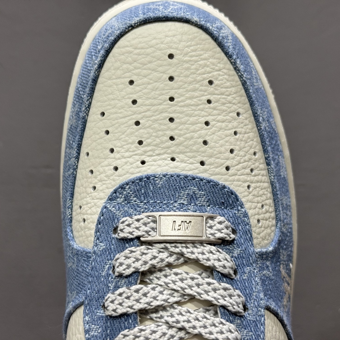 250 独家实拍Nike Air Force 1‘07 Low LV联名 淡蓝牛仔 空军一号低帮休闲板鞋 SC0601-555-Chinese UA Cheap High Quatity Brand Clothes Bags handbags Sneakers wholesale wholesaler seller from China Factory suppliers Fashion Clothing Shoes best Quality Beautiful Price 250 独家实拍Nike Air Force 1‘07 Low LV联名 淡蓝牛仔 空军一号低帮休闲板鞋 SC0601-555