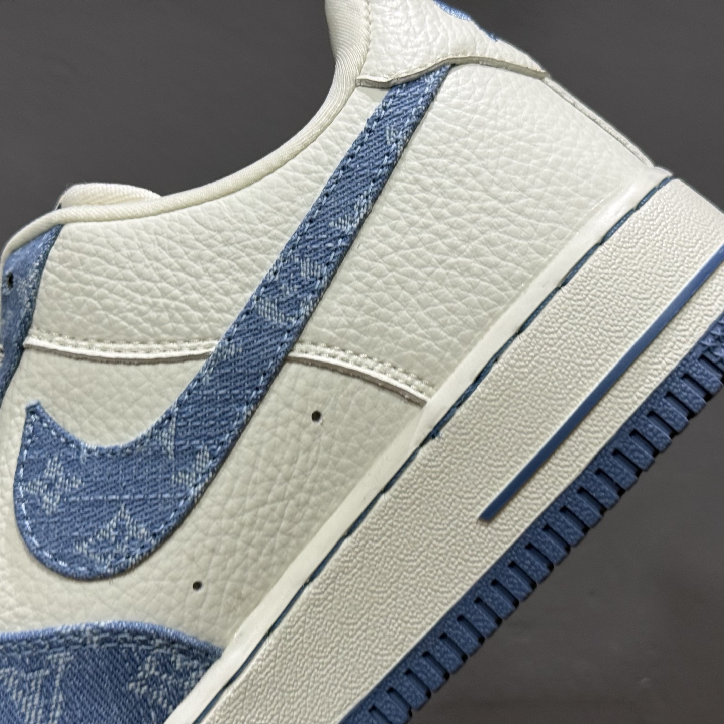 250 独家实拍Nike Air Force 1‘07 Low LV联名 淡蓝牛仔 空军一号低帮休闲板鞋 SC0601-555-Chinese UA Cheap High Quatity Brand Clothes Bags handbags Sneakers wholesale wholesaler seller from China Factory suppliers Fashion Clothing Shoes best Quality Beautiful Price 250 独家实拍Nike Air Force 1‘07 Low LV联名 淡蓝牛仔 空军一号低帮休闲板鞋 SC0601-555