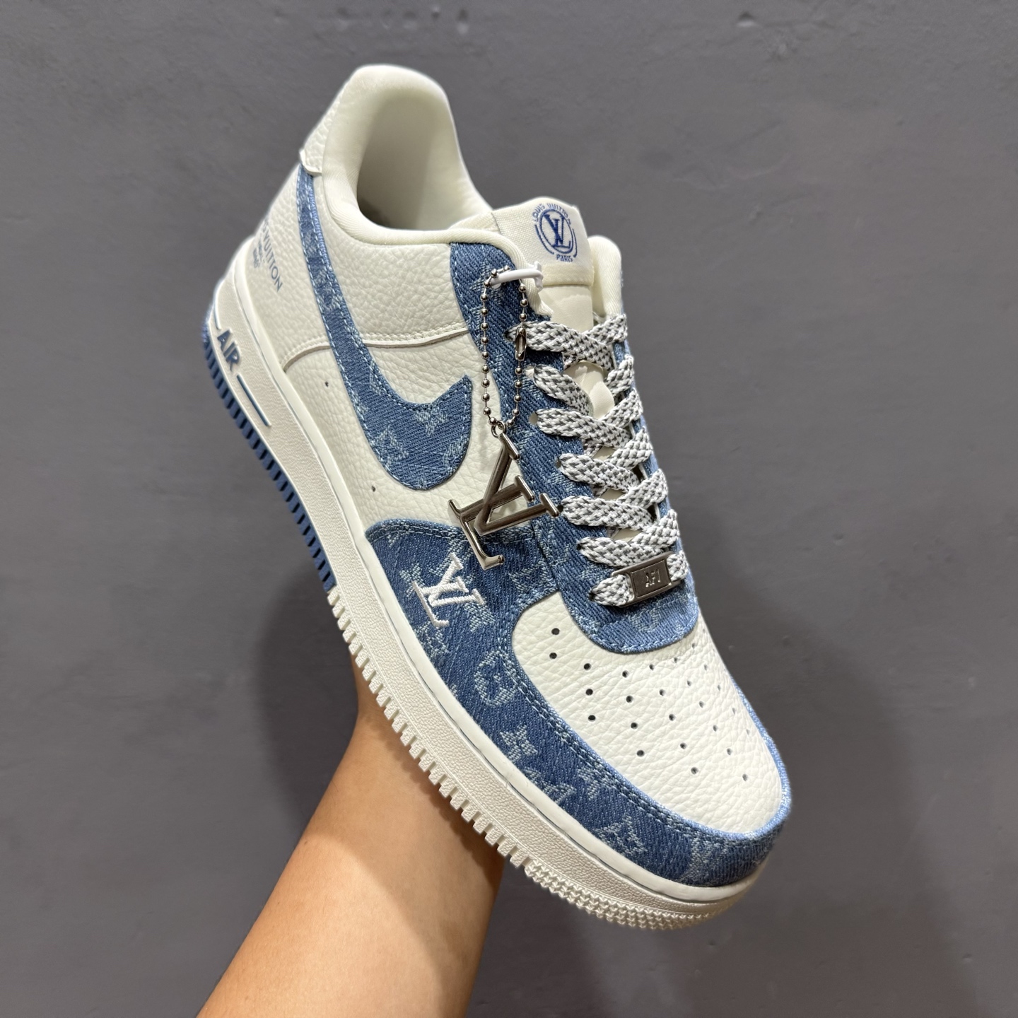 250 独家实拍Nike Air Force 1‘07 Low LV联名 淡蓝牛仔 空军一号低帮休闲板鞋 SC0601-555-Chinese UA Cheap High Quatity Brand Clothes Bags handbags Sneakers wholesale wholesaler seller from China Factory suppliers Fashion Clothing Shoes best Quality Beautiful Price 250 独家实拍Nike Air Force 1‘07 Low LV联名 淡蓝牛仔 空军一号低帮休闲板鞋 SC0601-555