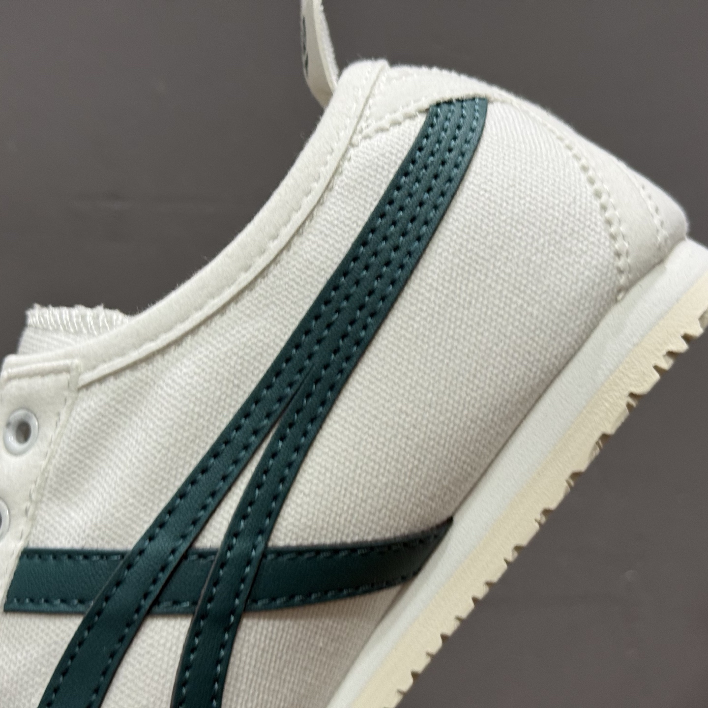 ¥140 OnitsukaTiger/鬼塚虎 Mexico 66 低邦休闲跑步鞋 1183A360-102-Chinese UA Cheap High Quatity Brand Clothes Bags handbags Sneakers wholesale wholesaler seller from China Factory suppliers Fashion Clothing Shoes best Quality Beautiful Price ¥140 OnitsukaTiger/鬼塚虎 Mexico 66 低邦休闲跑步鞋 1183A360-102