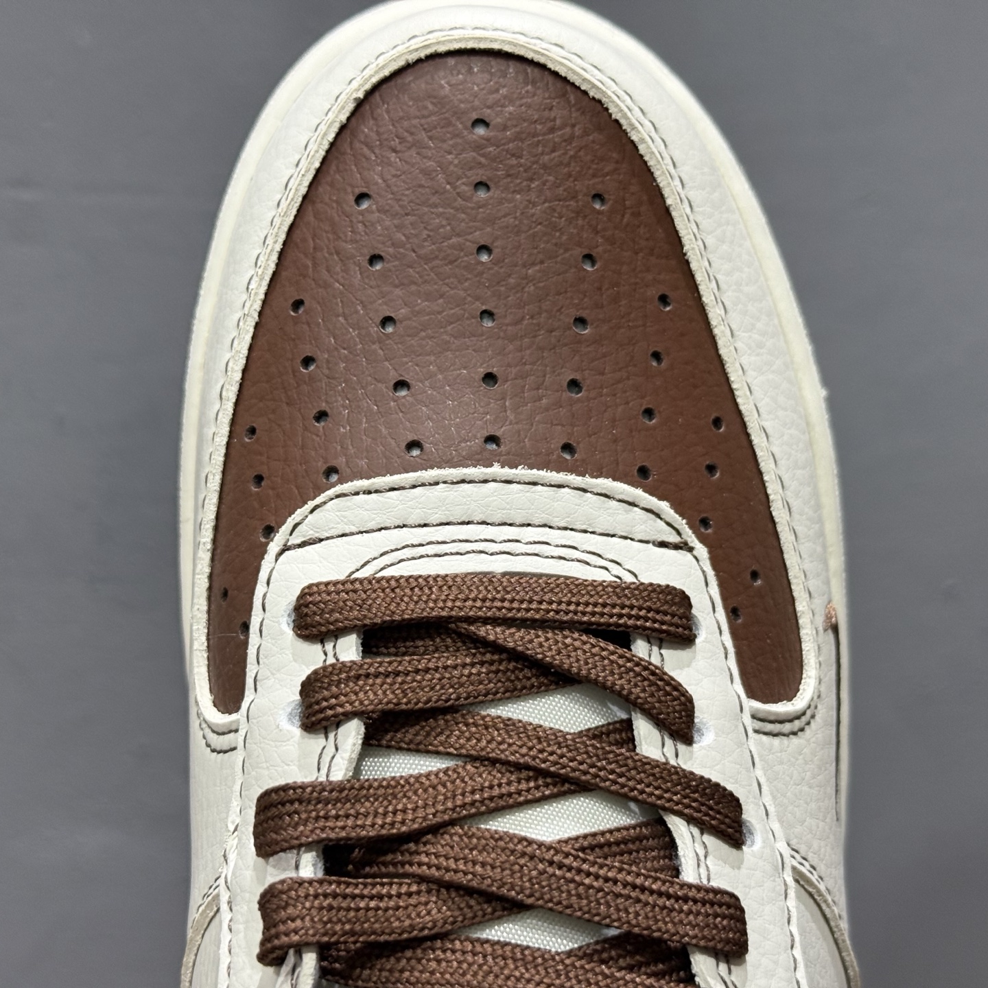 260 独家实拍Nike Air Force 1‘07 Low LV联名 巧克力勾 空军一号低帮休闲板鞋 KK1988-087-Chinese UA Cheap High Quatity Brand Clothes Bags handbags Sneakers wholesale wholesaler seller from China Factory suppliers Fashion Clothing Shoes best Quality Beautiful Price 260 独家实拍Nike Air Force 1‘07 Low LV联名 巧克力勾 空军一号低帮休闲板鞋 KK1988-087