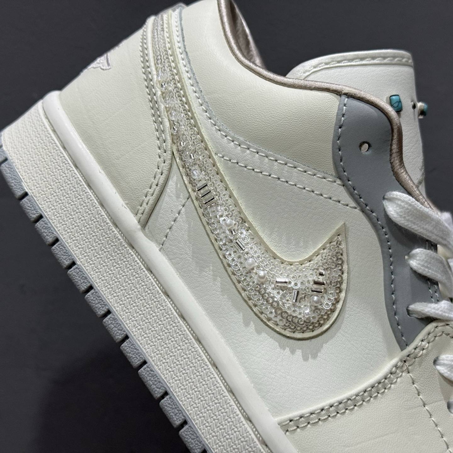 240 过验版本Air Jordan 1 Low AJ1 乔1闪钻白裂纹 低帮文化休闲板鞋 IH7323-100-Chinese UA Cheap High Quatity Brand Clothes Bags handbags Sneakers wholesale wholesaler seller from China Factory suppliers Fashion Clothing Shoes best Quality Beautiful Price 240 过验版本Air Jordan 1 Low AJ1 乔1闪钻白裂纹 低帮文化休闲板鞋 IH7323-100