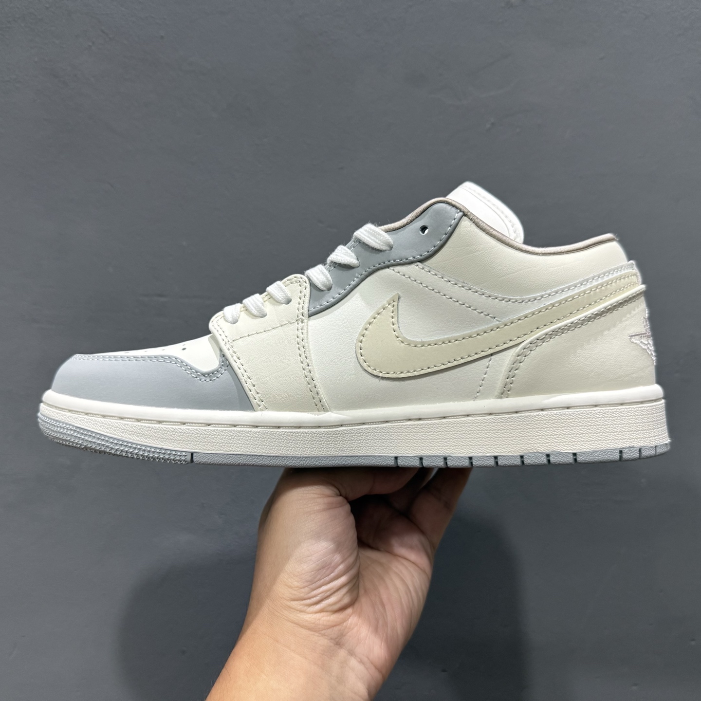 240 过验版本Air Jordan 1 Low AJ1 乔1闪钻白裂纹 低帮文化休闲板鞋 IH7323-100-Chinese UA Cheap High Quatity Brand Clothes Bags handbags Sneakers wholesale wholesaler seller from China Factory suppliers Fashion Clothing Shoes best Quality Beautiful Price 240 过验版本Air Jordan 1 Low AJ1 乔1闪钻白裂纹 低帮文化休闲板鞋 IH7323-100