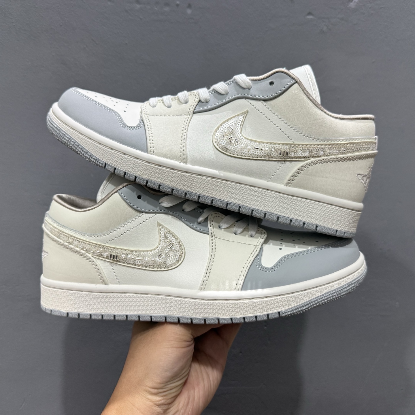 240 过验版本Air Jordan 1 Low AJ1 乔1闪钻白裂纹 低帮文化休闲板鞋 IH7323-100-Chinese UA Cheap High Quatity Brand Clothes Bags handbags Sneakers wholesale wholesaler seller from China Factory suppliers Fashion Clothing Shoes best Quality Beautiful Price 240 过验版本Air Jordan 1 Low AJ1 乔1闪钻白裂纹 低帮文化休闲板鞋 IH7323-100