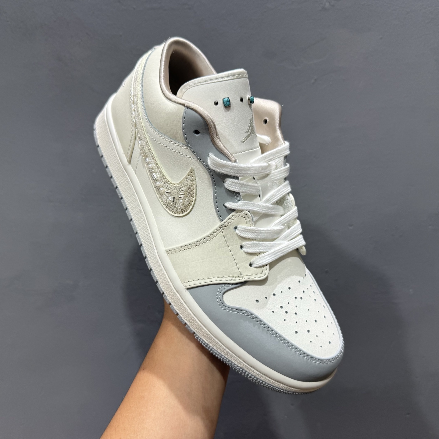 240 过验版本Air Jordan 1 Low AJ1 乔1闪钻白裂纹 低帮文化休闲板鞋 IH7323-100-Chinese UA Cheap High Quatity Brand Clothes Bags handbags Sneakers wholesale wholesaler seller from China Factory suppliers Fashion Clothing Shoes best Quality Beautiful Price 240 过验版本Air Jordan 1 Low AJ1 乔1闪钻白裂纹 低帮文化休闲板鞋 IH7323-100