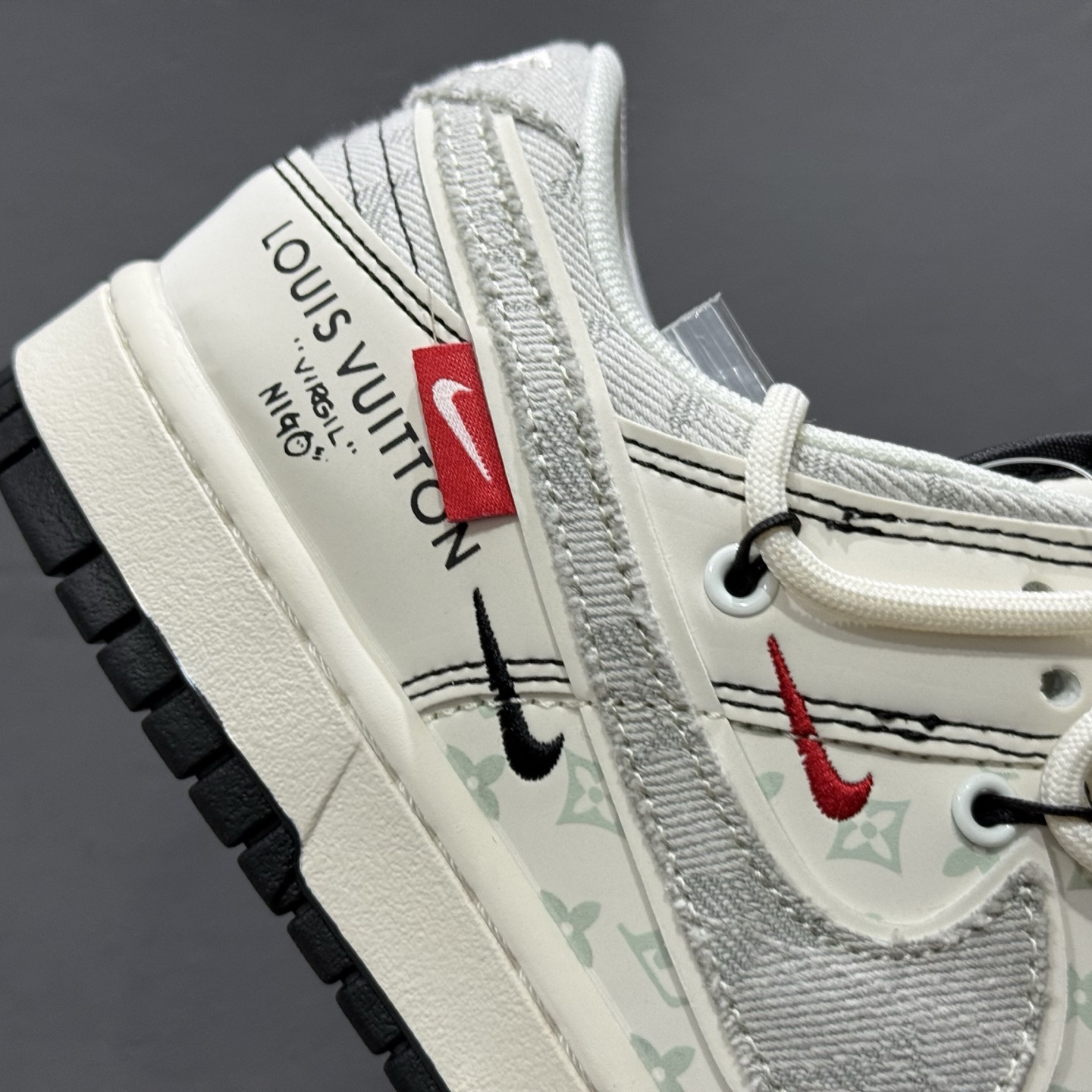 300 独家实拍Nike SB Dunk Low LV联名 灰布勾抽绳 周年高端定制 低帮休闲板鞋 YX5066-379-Chinese UA Cheap High Quatity Brand Clothes Bags handbags Sneakers wholesale wholesaler seller from China Factory suppliers Fashion Clothing Shoes best Quality Beautiful Price 300 独家实拍Nike SB Dunk Low LV联名 灰布勾抽绳 周年高端定制 低帮休闲板鞋 YX5066-379