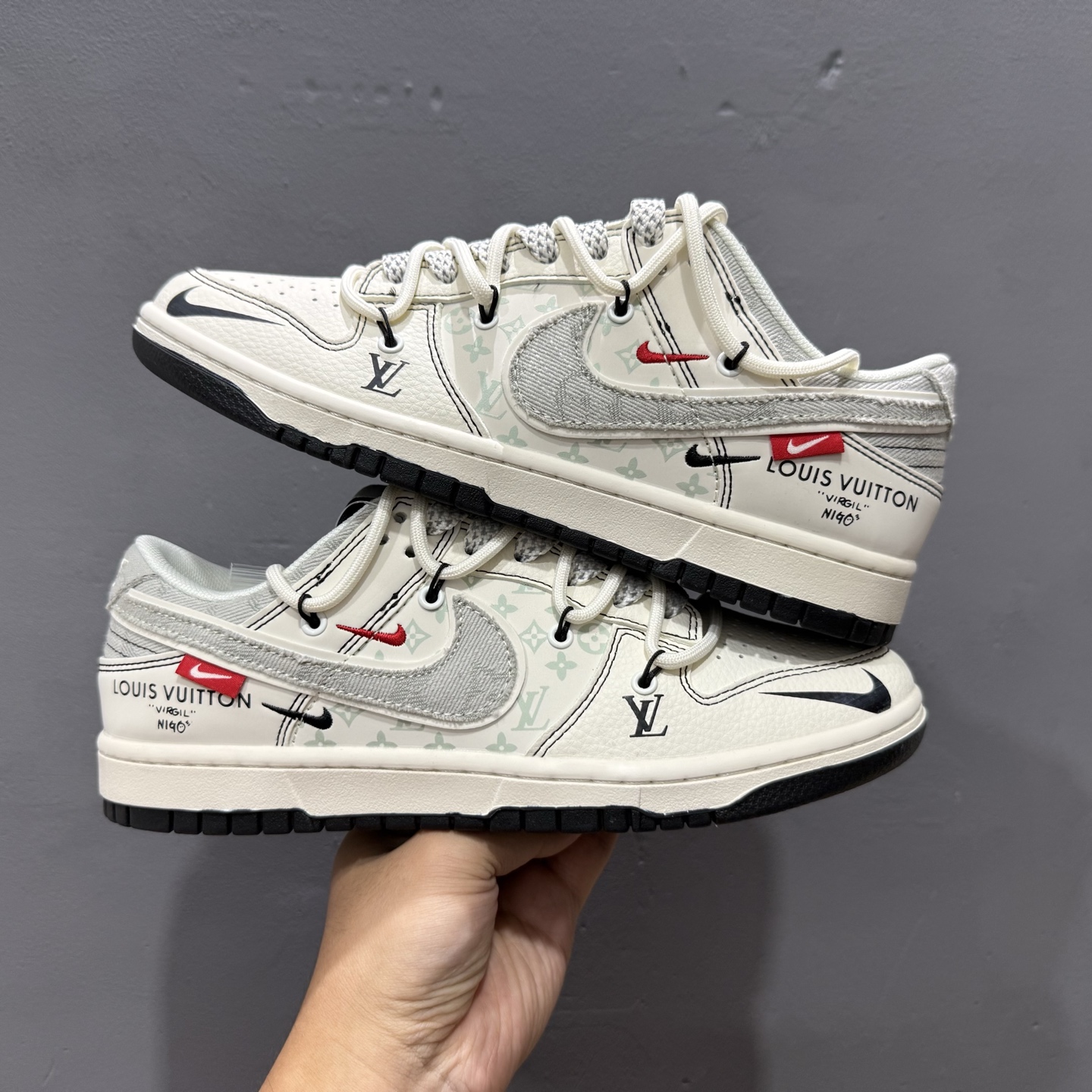 300 独家实拍Nike SB Dunk Low LV联名 灰布勾抽绳 周年高端定制 低帮休闲板鞋 YX5066-379-Chinese UA Cheap High Quatity Brand Clothes Bags handbags Sneakers wholesale wholesaler seller from China Factory suppliers Fashion Clothing Shoes best Quality Beautiful Price 300 独家实拍Nike SB Dunk Low LV联名 灰布勾抽绳 周年高端定制 低帮休闲板鞋 YX5066-379