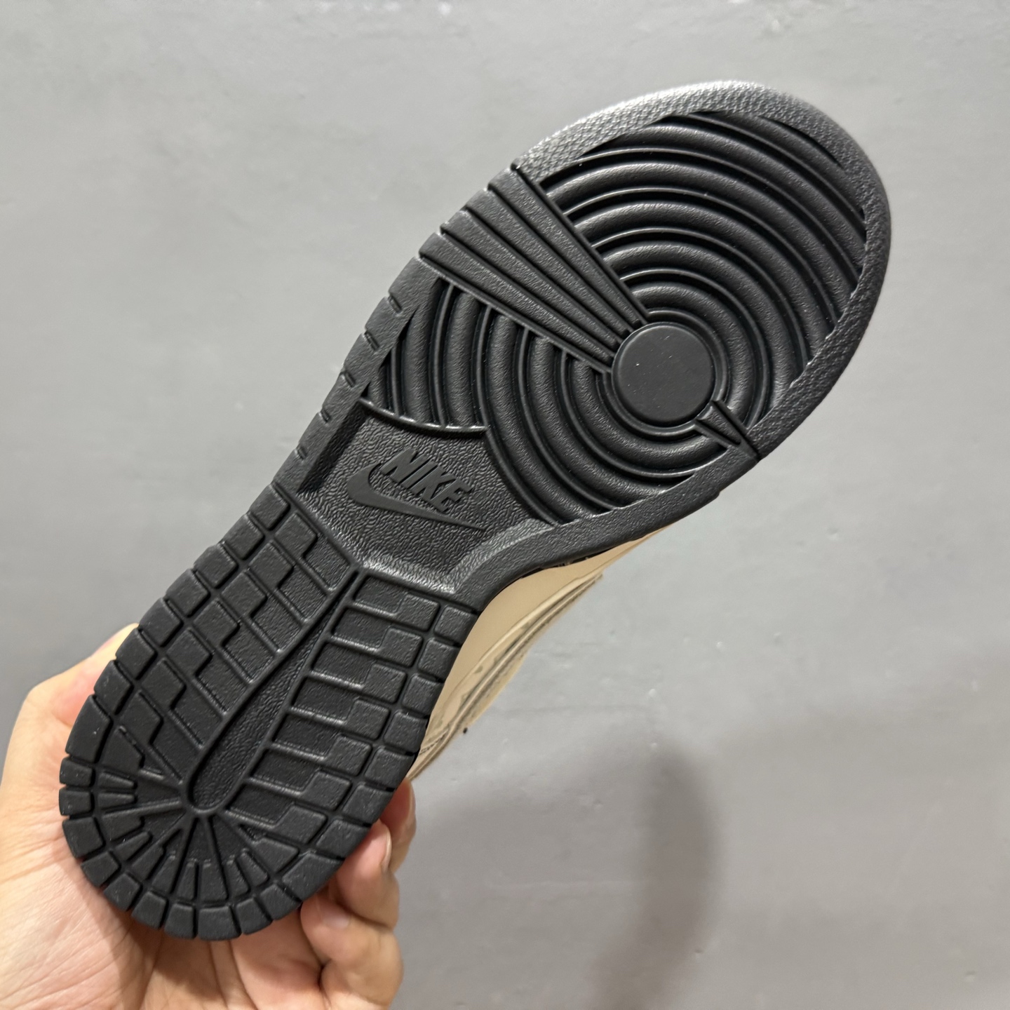 300 独家实拍Nike SB Dunk Low LV联名 灰布勾抽绳 周年高端定制 低帮休闲板鞋 YX5066-379-Chinese UA Cheap High Quatity Brand Clothes Bags handbags Sneakers wholesale wholesaler seller from China Factory suppliers Fashion Clothing Shoes best Quality Beautiful Price 300 独家实拍Nike SB Dunk Low LV联名 灰布勾抽绳 周年高端定制 低帮休闲板鞋 YX5066-379