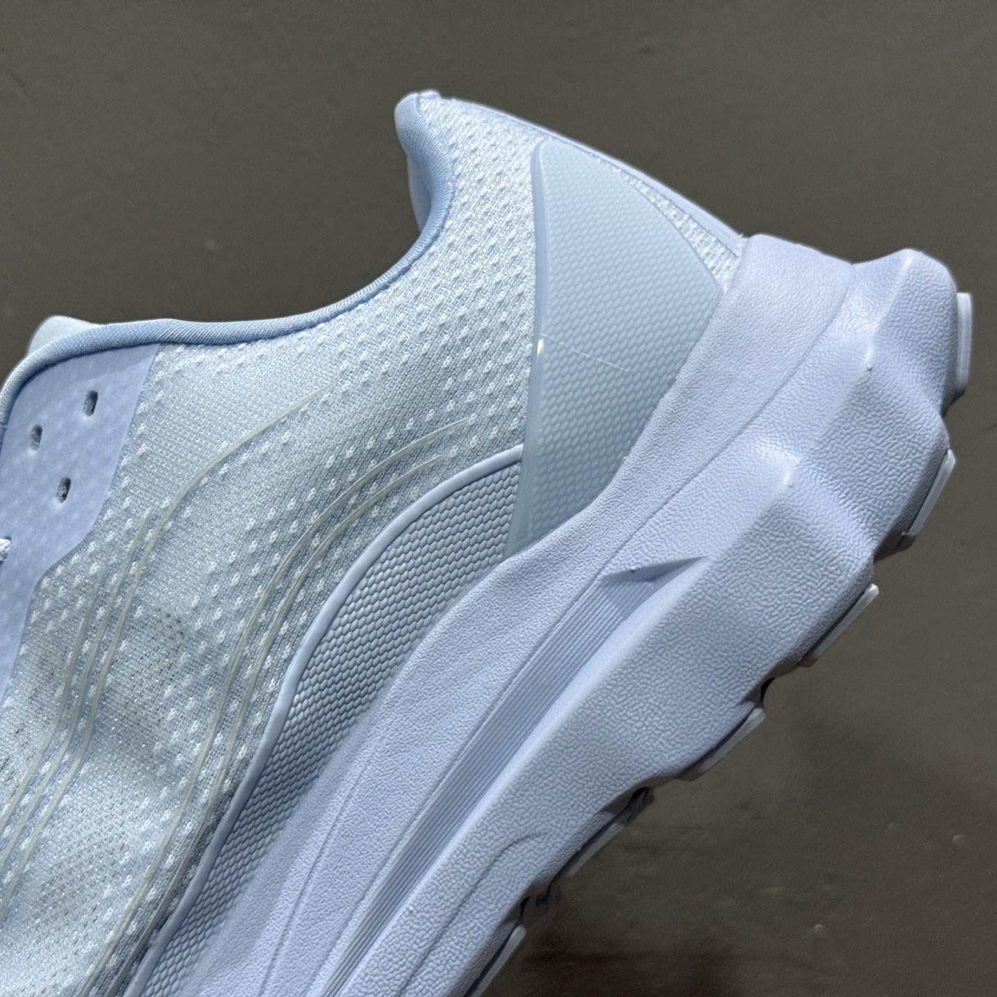 180 alo yoga Alo Runner 舒适百搭防滑透气 低帮跑步鞋 白色 A0590U-Chinese UA Cheap High Quatity Brand Clothes Bags handbags Sneakers wholesale wholesaler seller from China Factory suppliers Fashion Clothing Shoes best Quality Beautiful Price 180 alo yoga Alo Runner 舒适百搭防滑透气 低帮跑步鞋 白色 A0590U