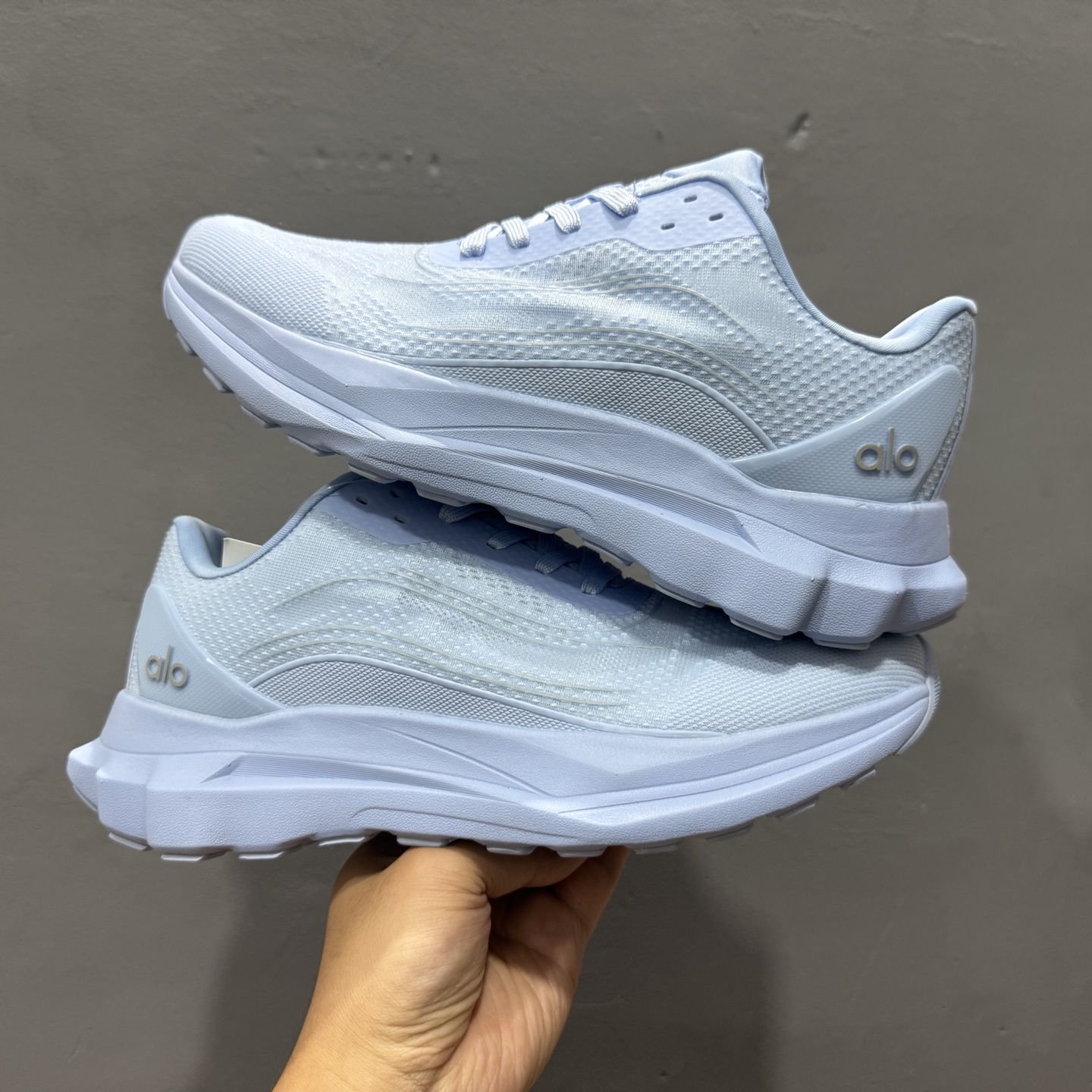 180 alo yoga Alo Runner 舒适百搭防滑透气 低帮跑步鞋 白色 A0590U-Chinese UA Cheap High Quatity Brand Clothes Bags handbags Sneakers wholesale wholesaler seller from China Factory suppliers Fashion Clothing Shoes best Quality Beautiful Price 180 alo yoga Alo Runner 舒适百搭防滑透气 低帮跑步鞋 白色 A0590U