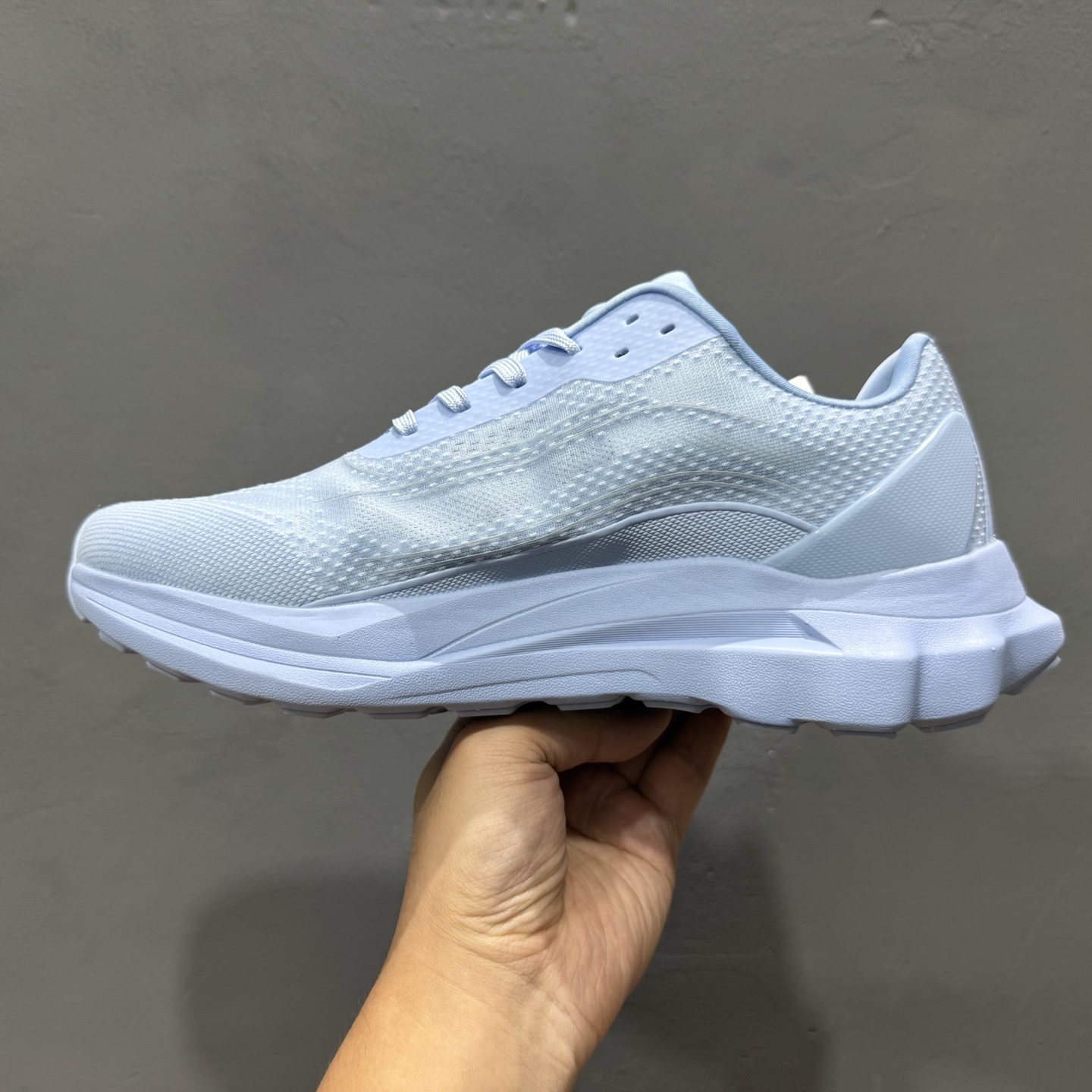 180 alo yoga Alo Runner 舒适百搭防滑透气 低帮跑步鞋 白色 A0590U-Chinese UA Cheap High Quatity Brand Clothes Bags handbags Sneakers wholesale wholesaler seller from China Factory suppliers Fashion Clothing Shoes best Quality Beautiful Price 180 alo yoga Alo Runner 舒适百搭防滑透气 低帮跑步鞋 白色 A0590U