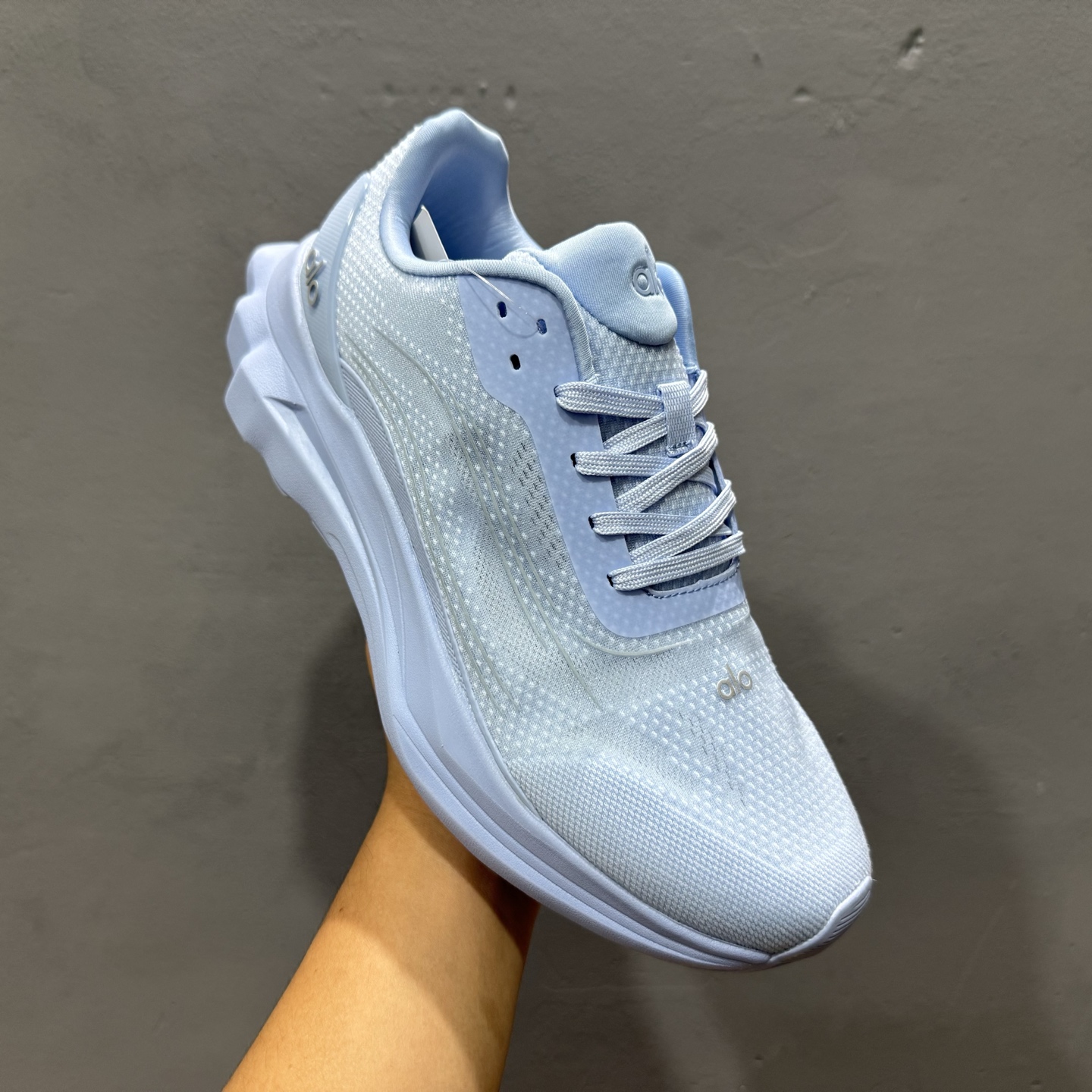 180 alo yoga Alo Runner 舒适百搭防滑透气 低帮跑步鞋 白色 A0590U-Chinese UA Cheap High Quatity Brand Clothes Bags handbags Sneakers wholesale wholesaler seller from China Factory suppliers Fashion Clothing Shoes best Quality Beautiful Price 180 alo yoga Alo Runner 舒适百搭防滑透气 低帮跑步鞋 白色 A0590U