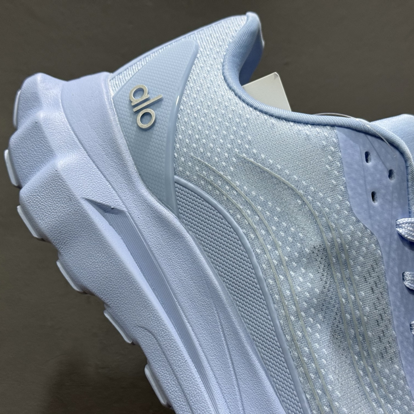 180 alo yoga Alo Runner 舒适百搭防滑透气 低帮跑步鞋 白色 A0590U-Chinese UA Cheap High Quatity Brand Clothes Bags handbags Sneakers wholesale wholesaler seller from China Factory suppliers Fashion Clothing Shoes best Quality Beautiful Price 180 alo yoga Alo Runner 舒适百搭防滑透气 低帮跑步鞋 白色 A0590U