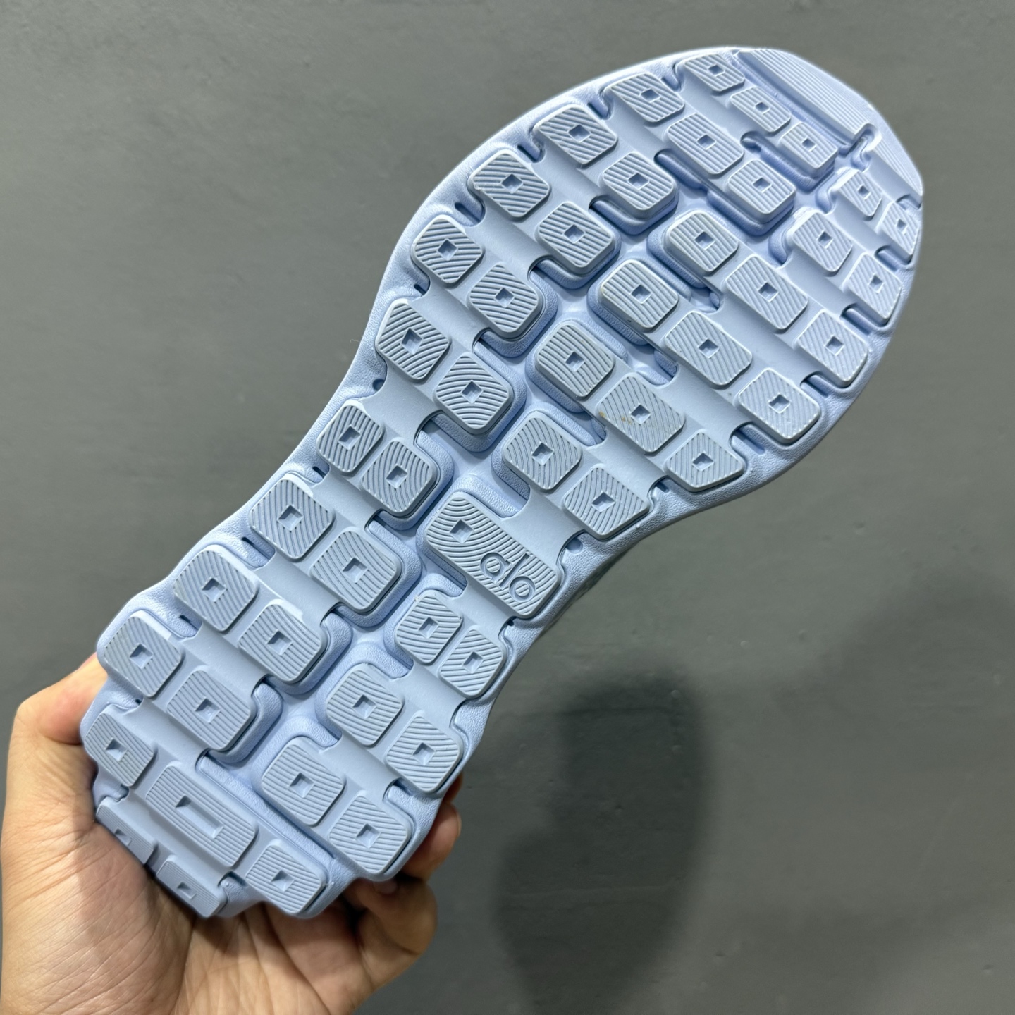 180 alo yoga Alo Runner 舒适百搭防滑透气 低帮跑步鞋 白色 A0590U-Chinese UA Cheap High Quatity Brand Clothes Bags handbags Sneakers wholesale wholesaler seller from China Factory suppliers Fashion Clothing Shoes best Quality Beautiful Price 180 alo yoga Alo Runner 舒适百搭防滑透气 低帮跑步鞋 白色 A0590U