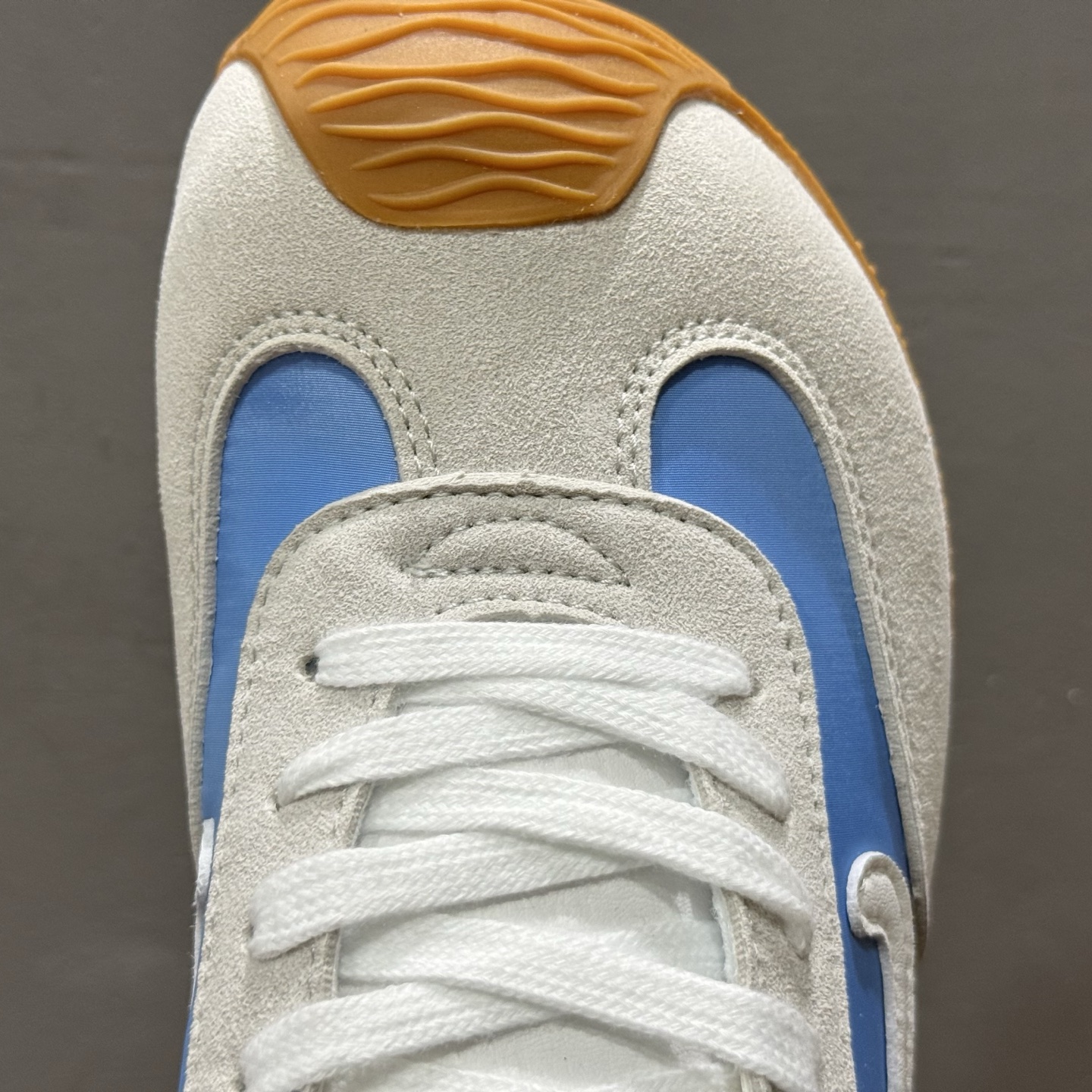 200 LOEWE FEEl. Balet Runner 2.0尼龙牛皮革圆头系带