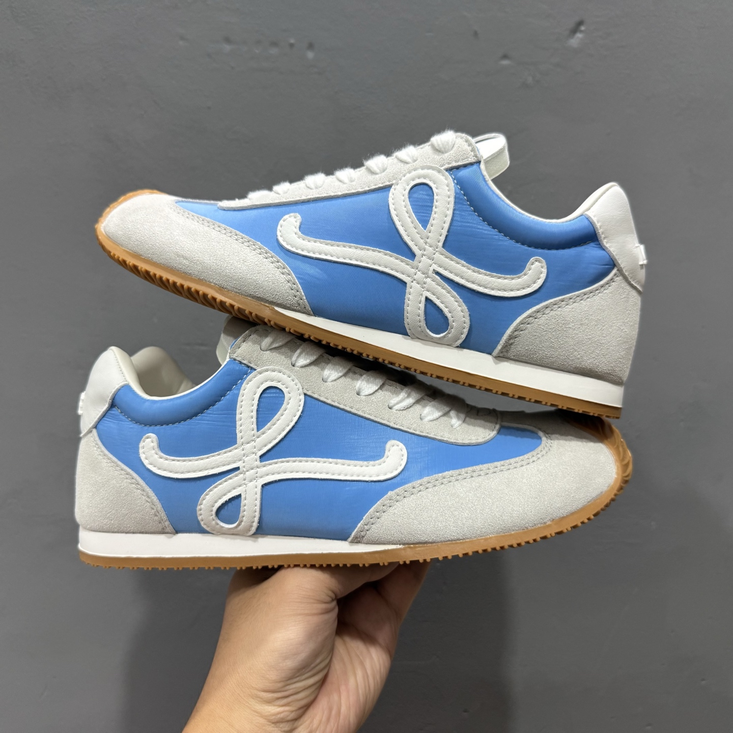 200 LOEWE FEEl. Balet Runner 2.0尼龙牛皮革圆头系带