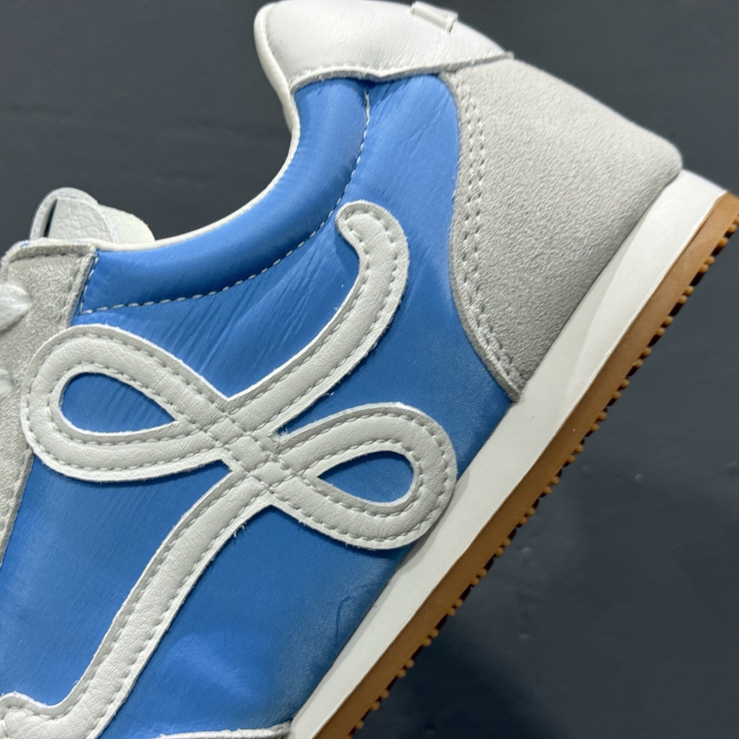 200 LOEWE FEEl. Balet Runner 2.0尼龙牛皮革圆头系带