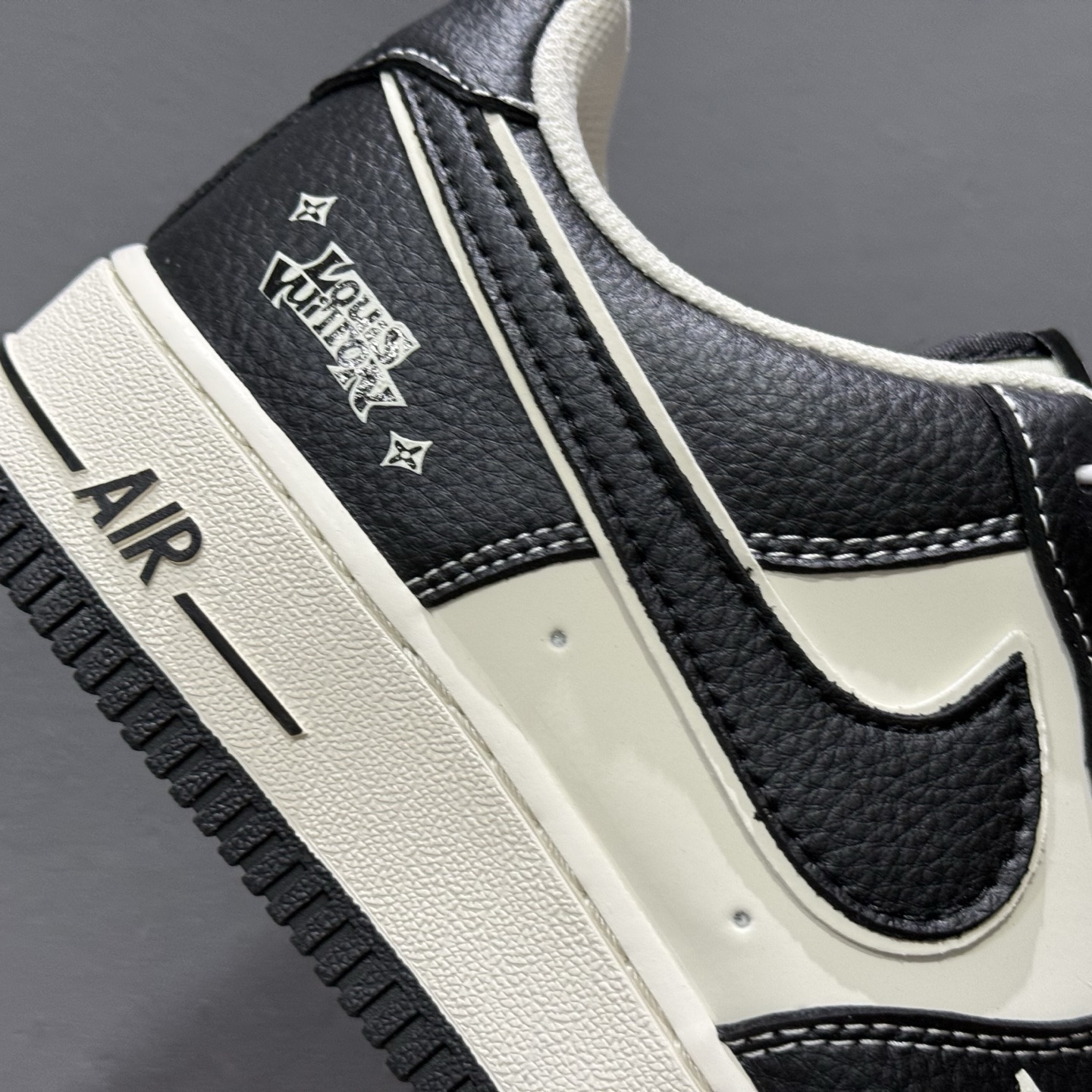 260 Nike Air Force 1 Low 07 x Louis Vuitton 黑白 HJ3318-006