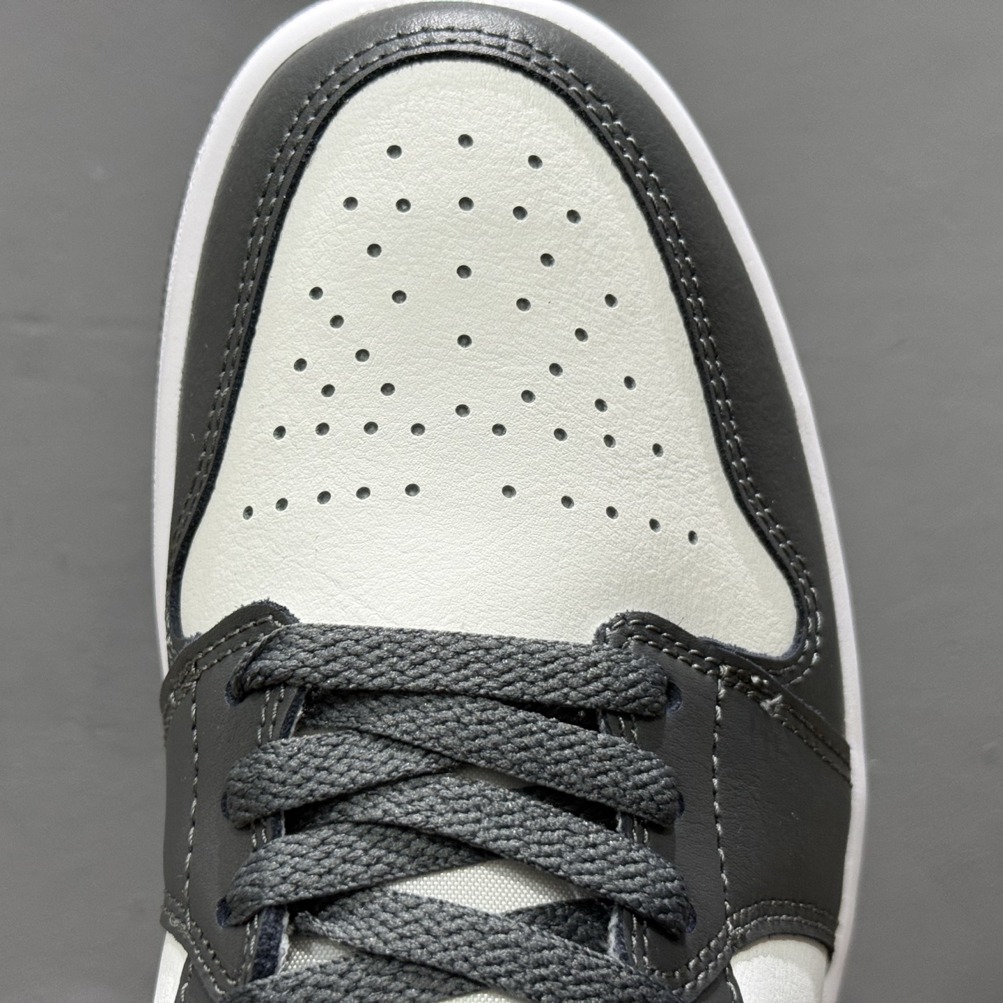 240 Jordan Air Jordan 1 Low 灰白 553558-044