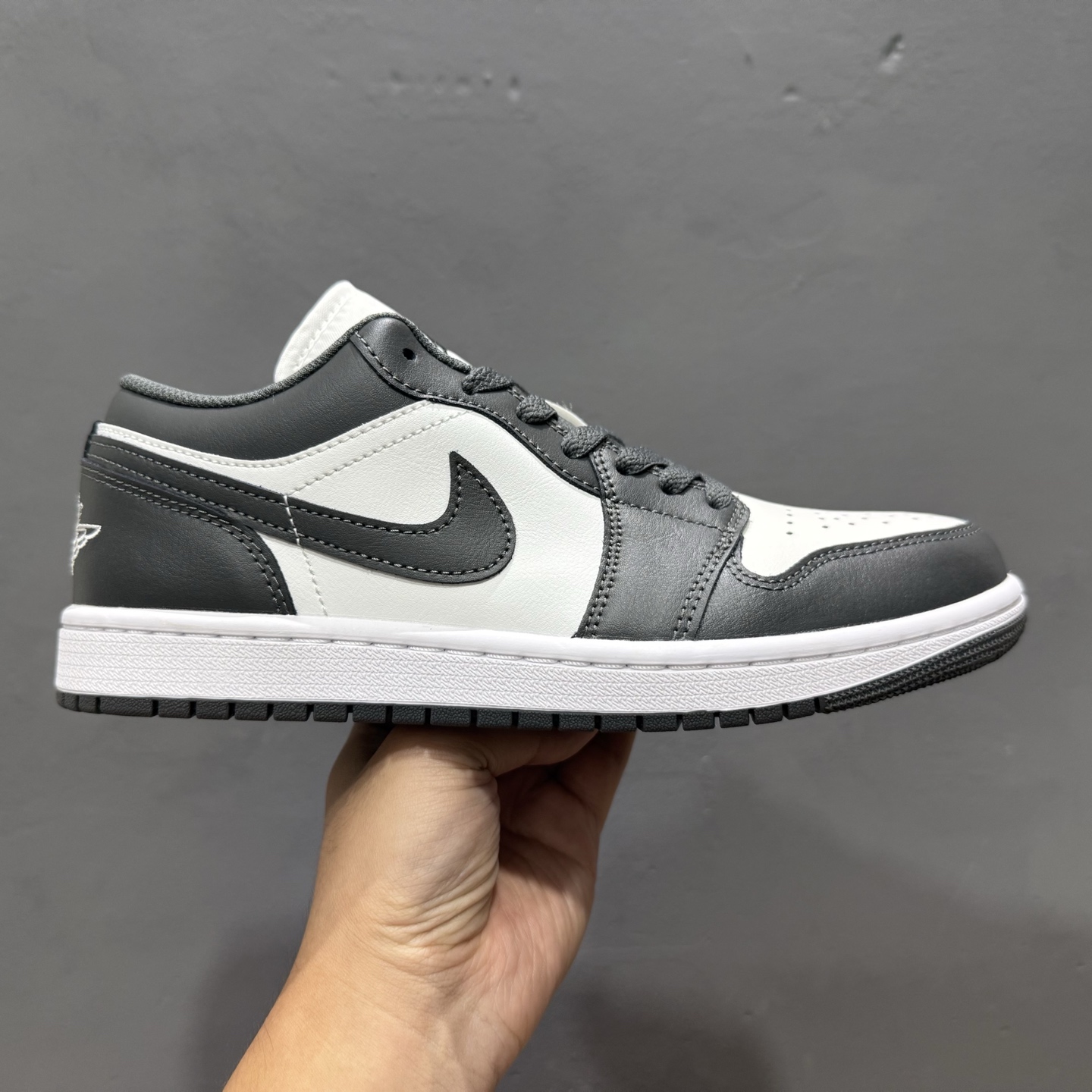 240 Jordan Air Jordan 1 Low 灰白 553558-044