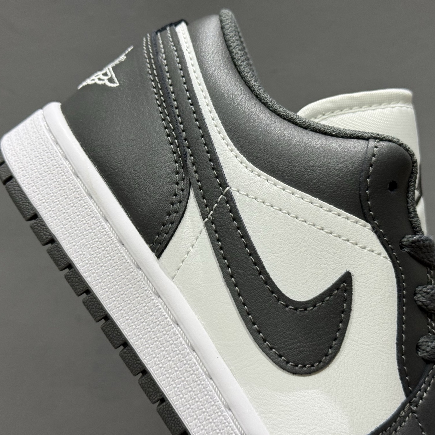 240 Jordan Air Jordan 1 Low 灰白 553558-044