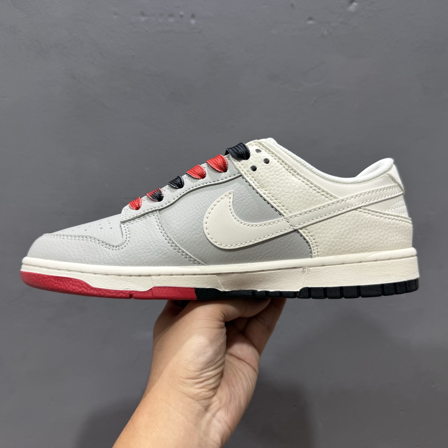 280 Supreme x Nike Dunk Low 双拼米灰三勾 QW5836-010