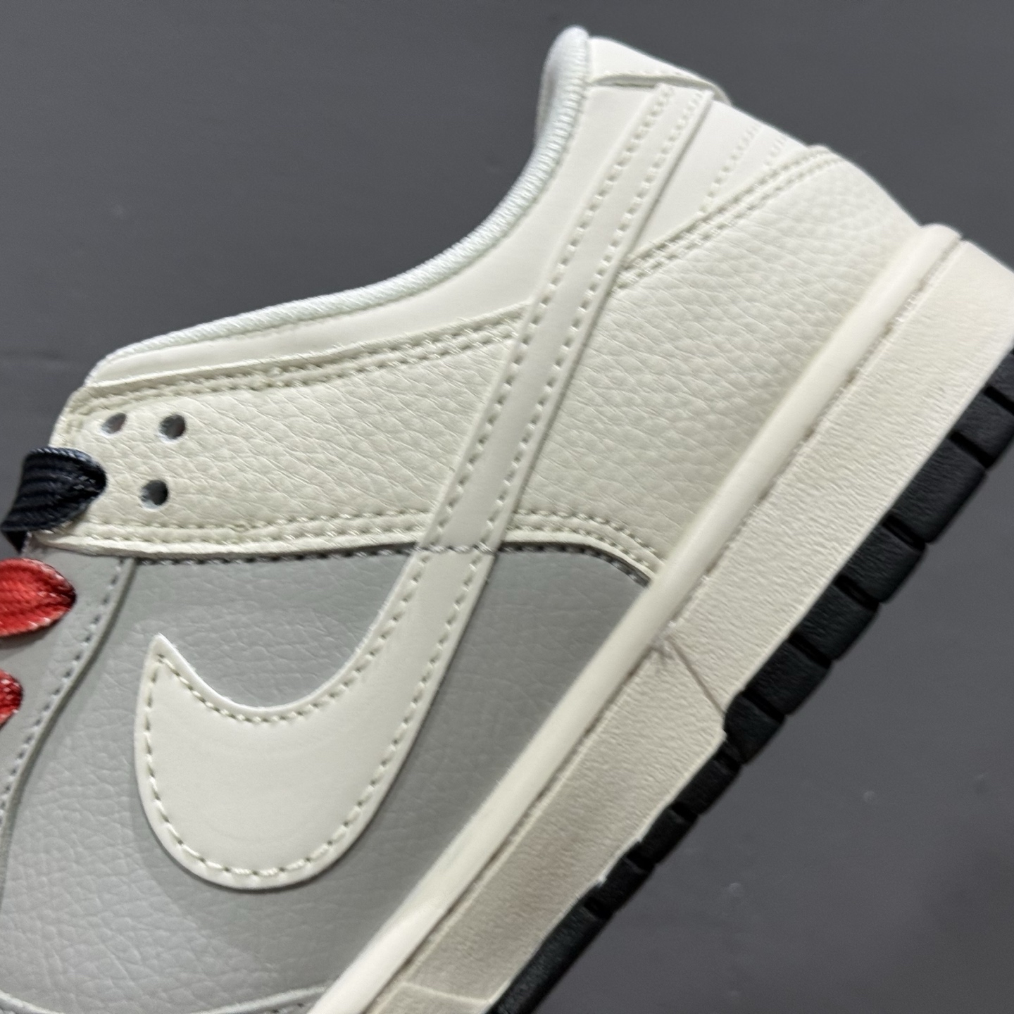280 Supreme x Nike Dunk Low 双拼米灰三勾 QW5836-010
