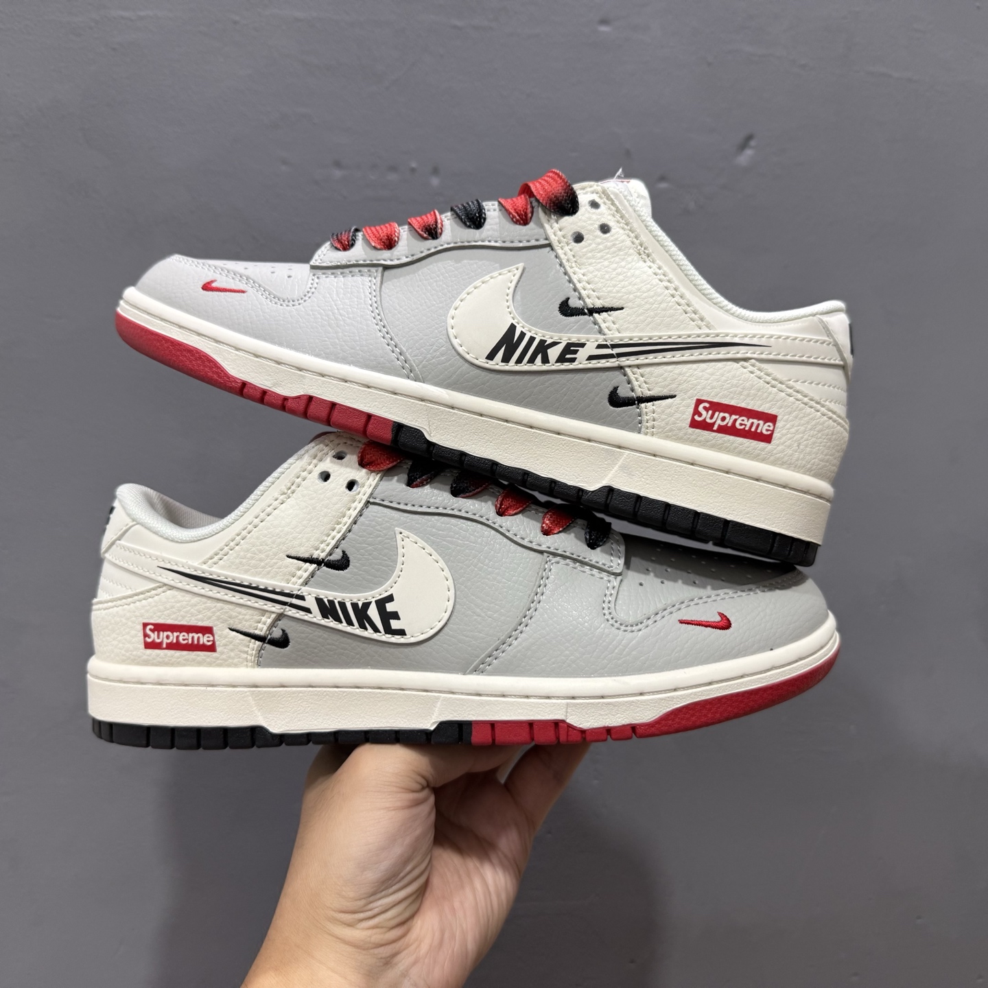 280 Supreme x Nike Dunk Low 双拼米灰三勾 QW5836-010