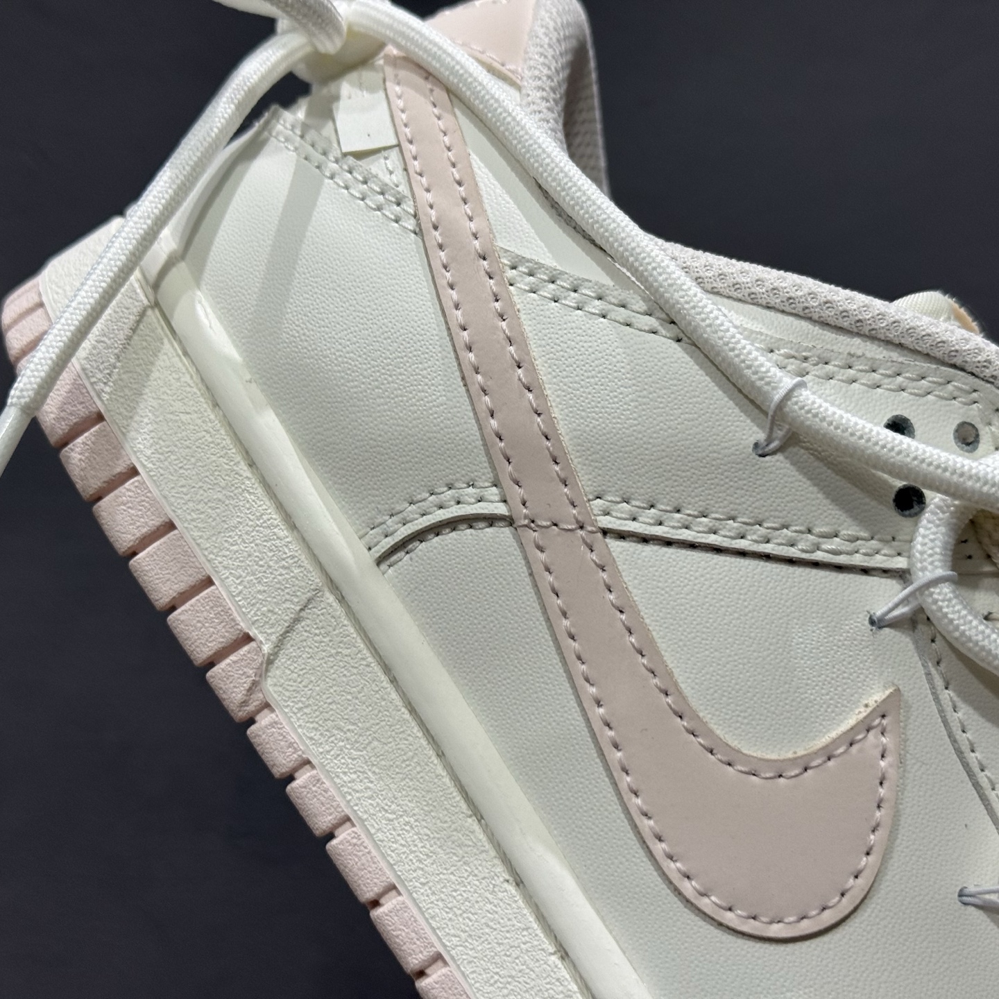 280 Nike Dunk LOW 杏酪凝脂 白粉 鞋身纯净奶油白皮革如初雪覆面 WP0510-069