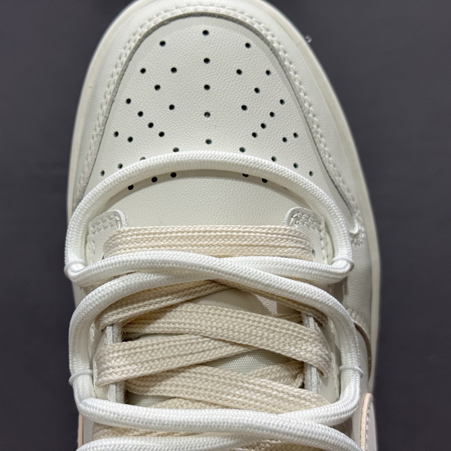280 Nike Dunk LOW 杏酪凝脂 白粉 鞋身纯净奶油白皮革如初雪覆面 WP0510-069