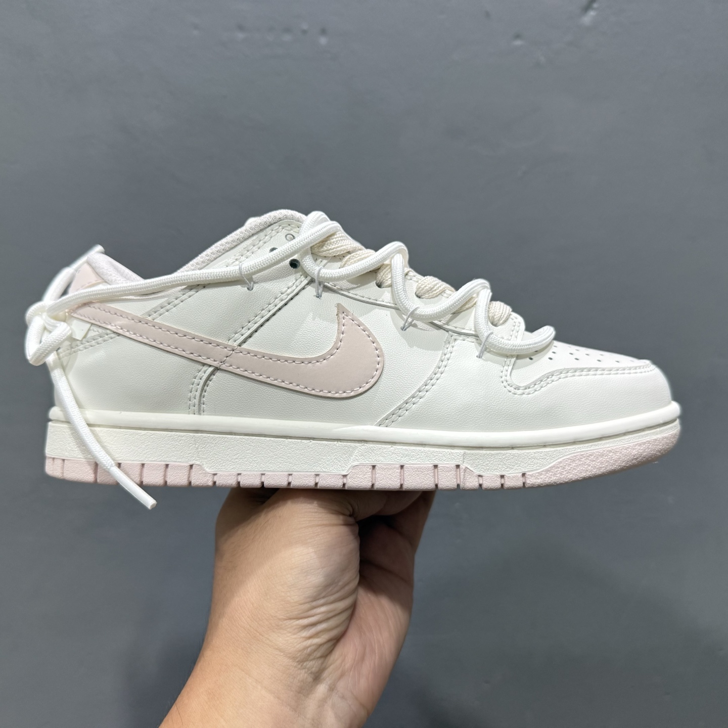 280 Nike Dunk LOW 杏酪凝脂 白粉 鞋身纯净奶油白皮革如初雪覆面 WP0510-069