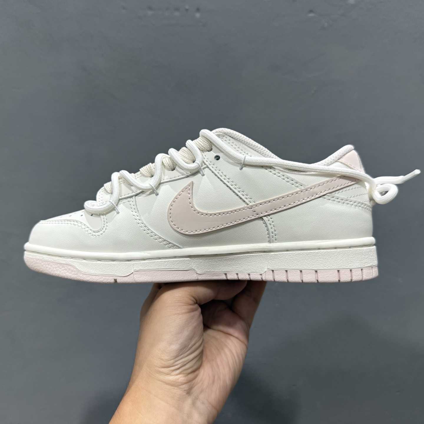 280 Nike Dunk LOW 杏酪凝脂 白粉 鞋身纯净奶油白皮革如初雪覆面 WP0510-069