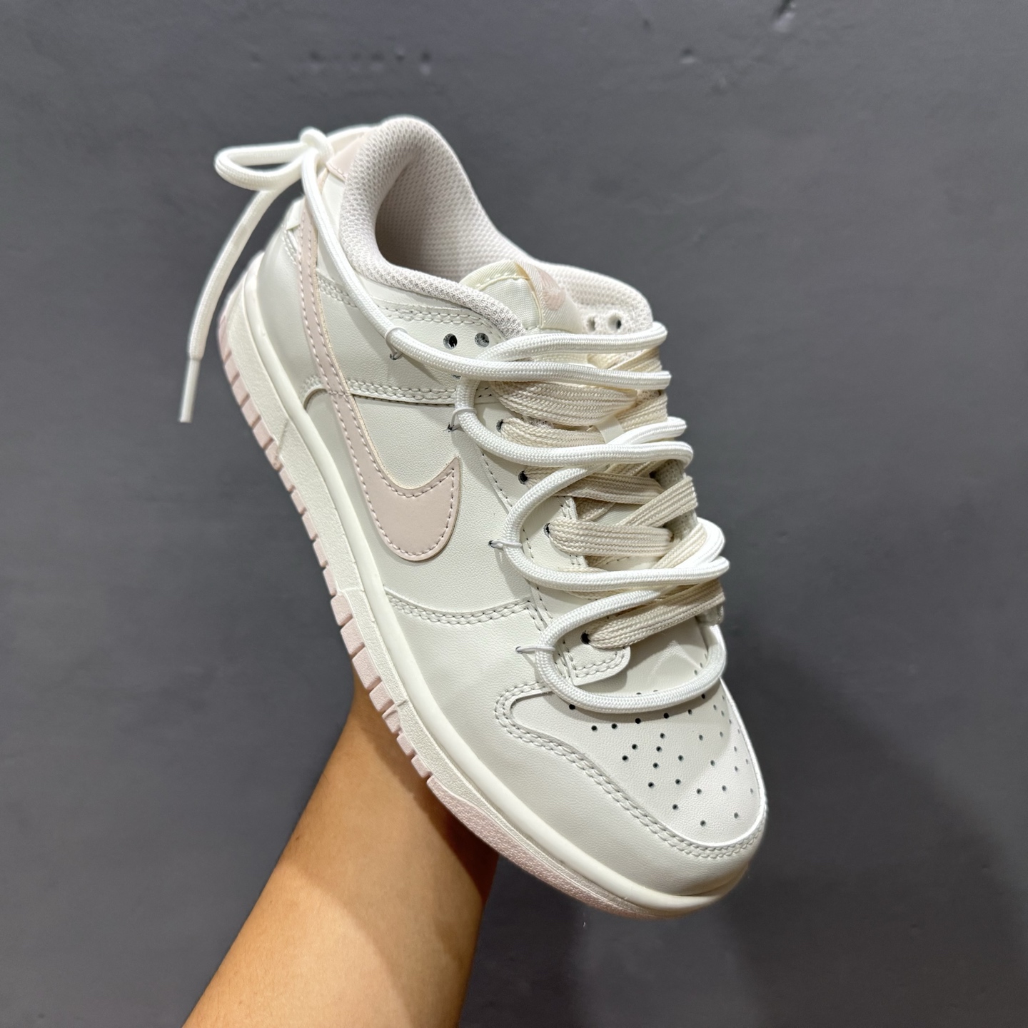 280 Nike Dunk LOW 杏酪凝脂 白粉 鞋身纯净奶油白皮革如初雪覆面 WP0510-069