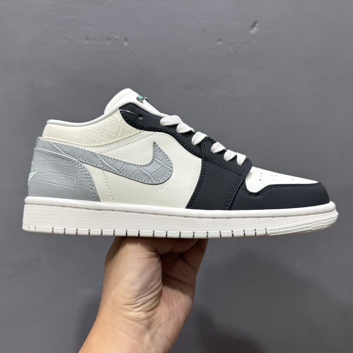 220 Air Jordan 1 Low 雾霾珍珠 AJ1乔1低帮休闲板鞋 IO2242-101