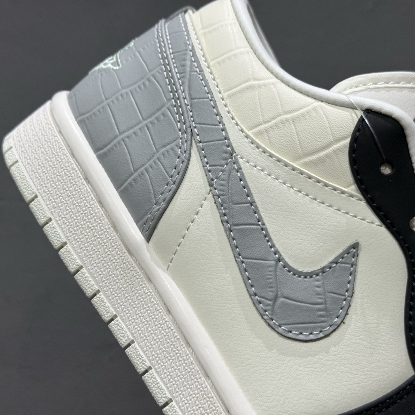 220 Air Jordan 1 Low 雾霾珍珠 AJ1乔1低帮休闲板鞋 IO2242-101