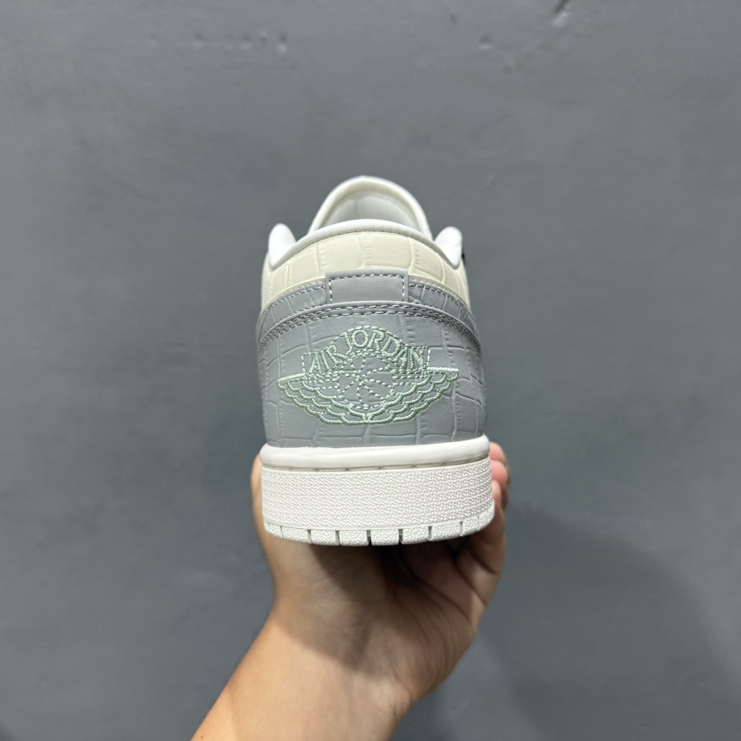 220 Air Jordan 1 Low 雾霾珍珠 AJ1乔1低帮休闲板鞋 IO2242-101