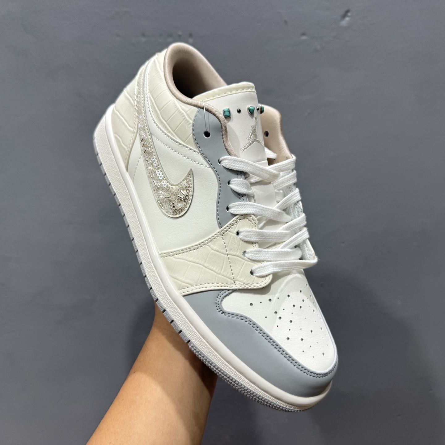 220 新款出货 纯原 乔丹 Air Jordan Low AJ1 乔1 低帮文化休闲运动板鞋 白灰 IH7323-100