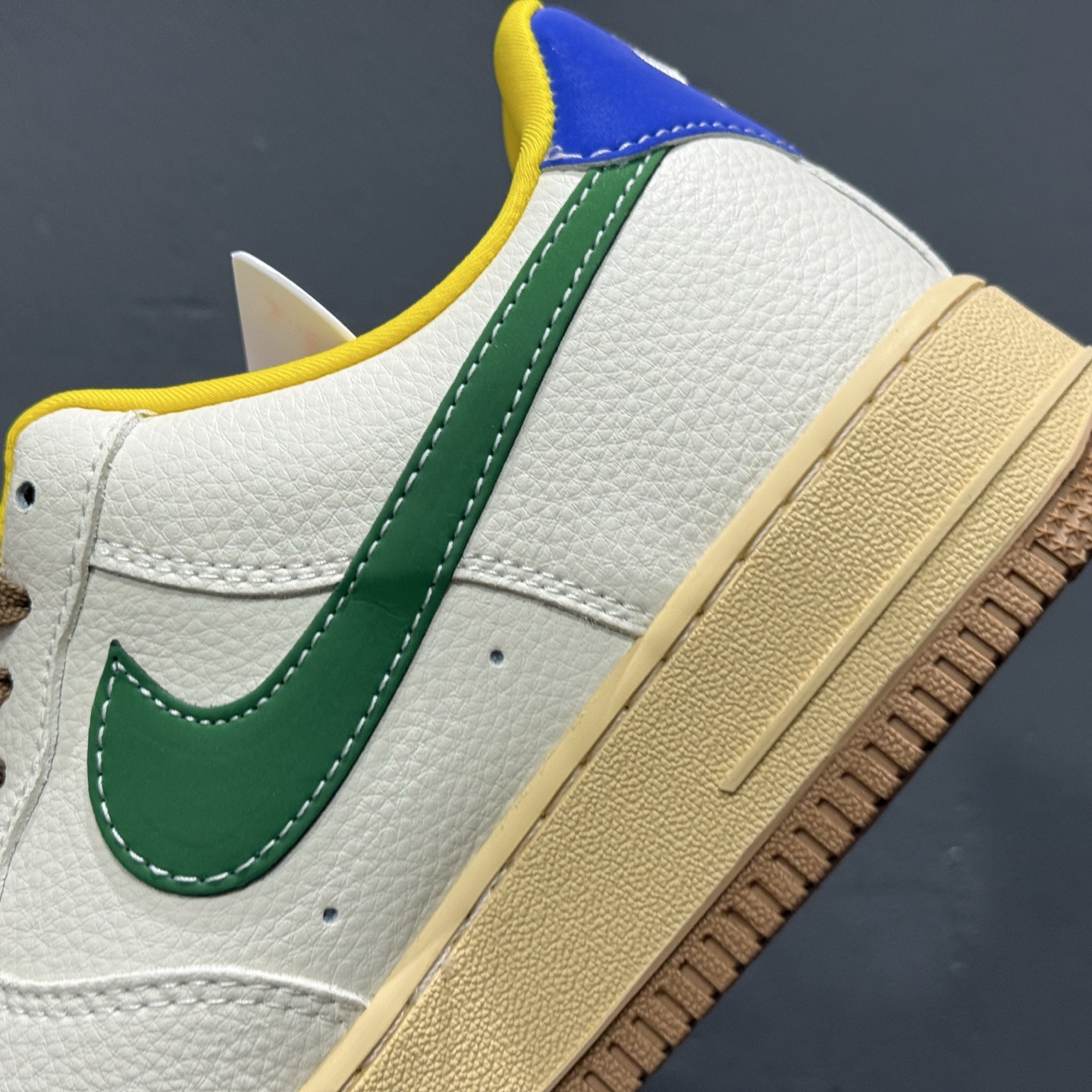 ￥260 Nike Air Force 1'07 Low UN联名 多彩拼接 空军一号低帮休闲板鞋 KB1688-005