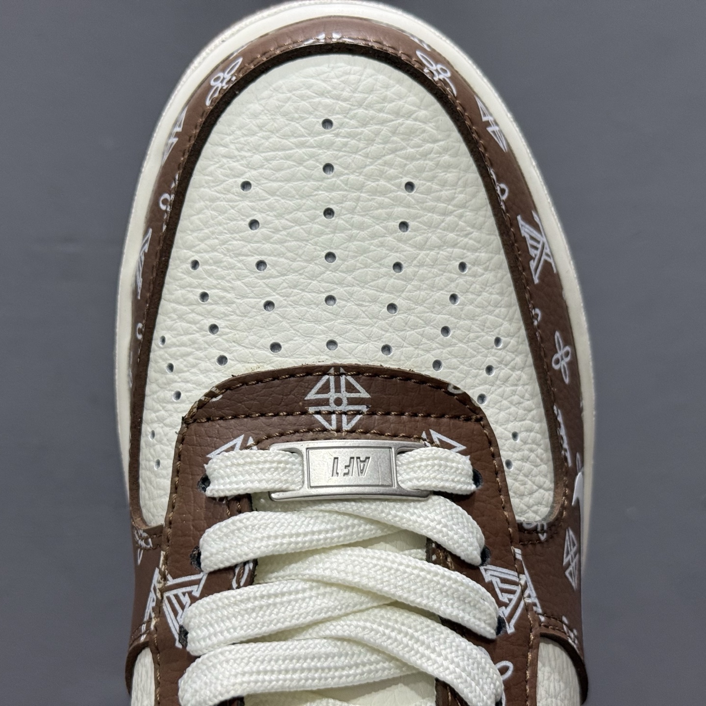 ￥260 Nike Air Force 1'07 Low LV联名 奶白棕 空军一号低帮休闲板鞋 LW9279-018