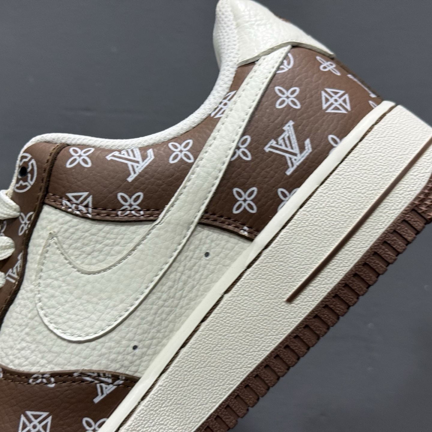 ￥260 Nike Air Force 1'07 Low LV联名 奶白棕 空军一号低帮休闲板鞋 LW9279-018