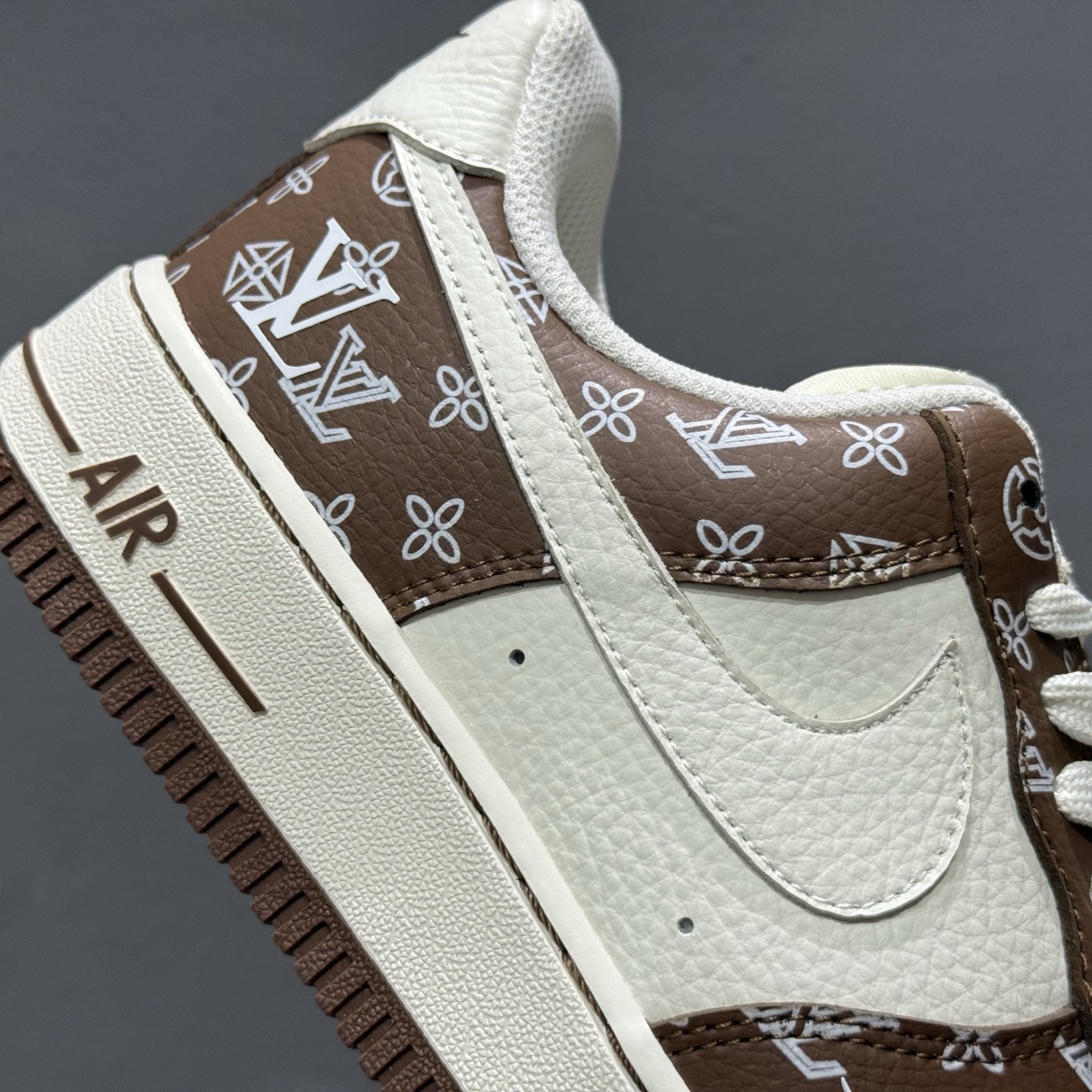 ￥260 Nike Air Force 1'07 Low LV联名 奶白棕 空军一号低帮休闲板鞋 LW9279-018