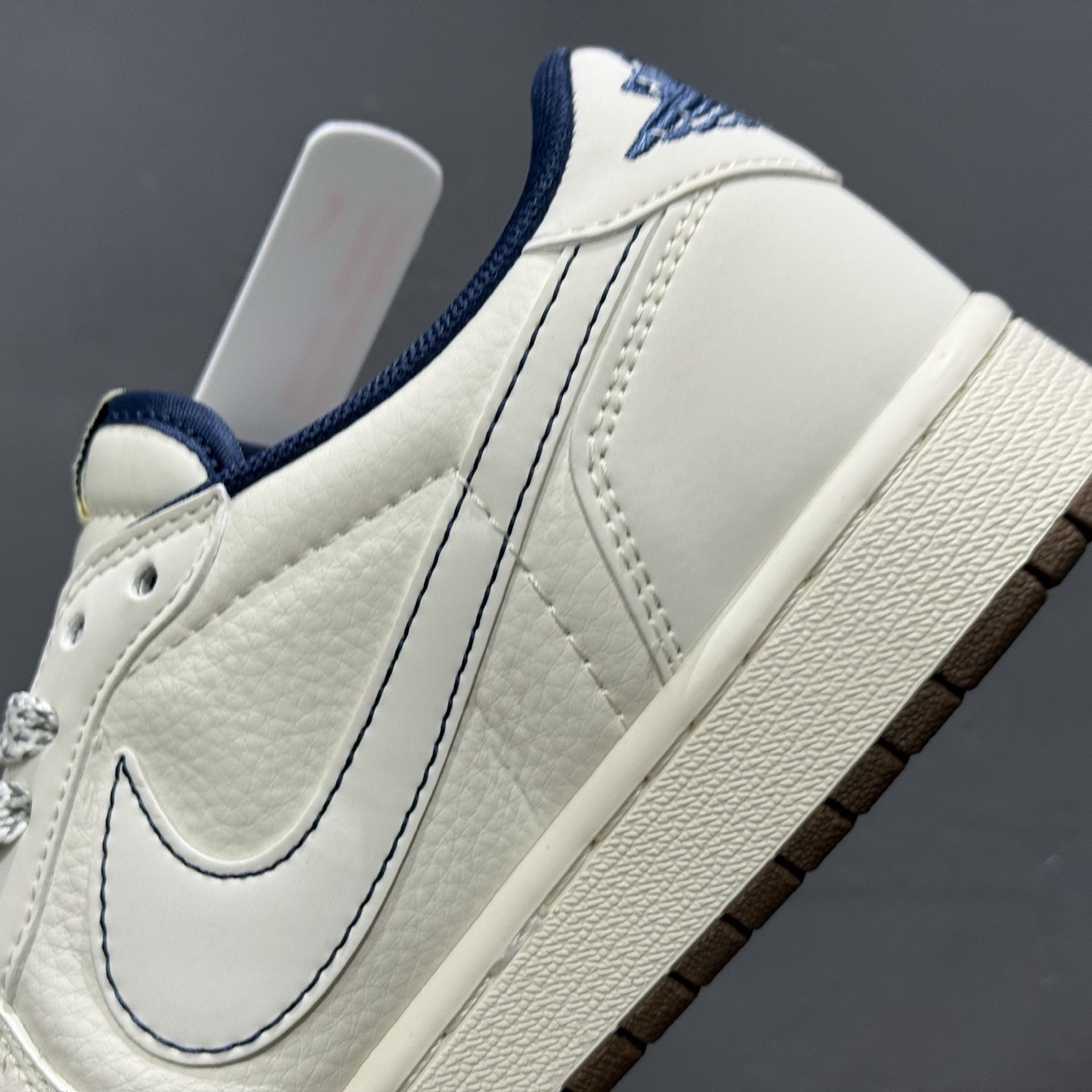 Travis Scott x Fragment Design x Jordan Air Jordan 1 Low OG SP “斯图西联名——棕底蓝勾” XY2688-121