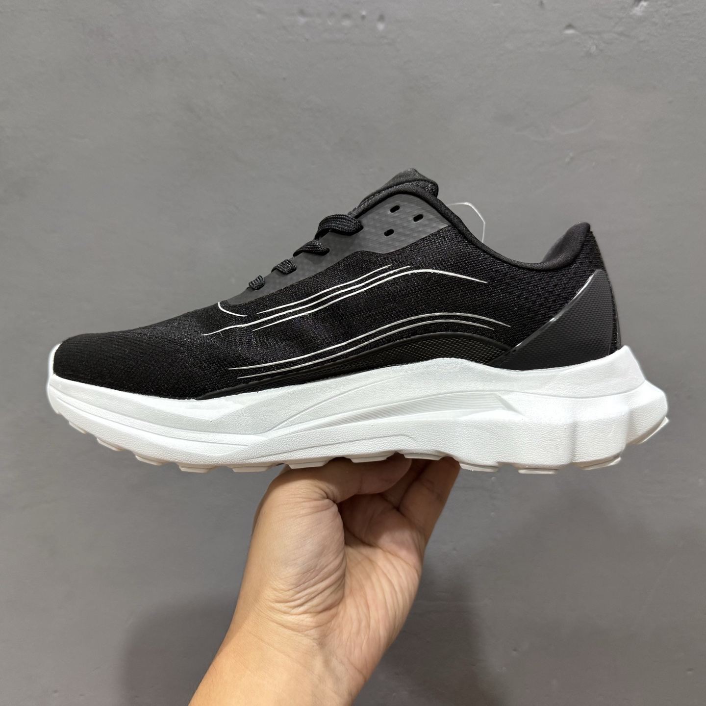 alo yoga Alo Runner 舒适百搭防滑透气 低帮跑步鞋 A0590U