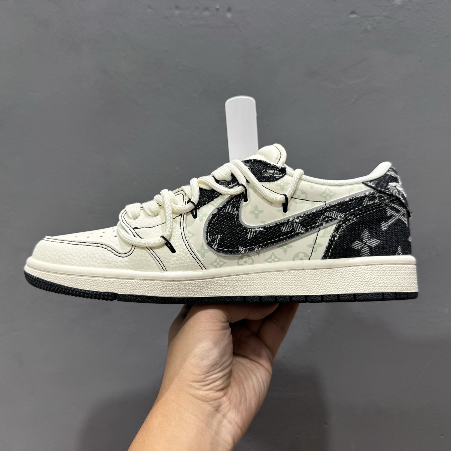 Louis Vuitton x Air Jordan 1 Low 黑帆布抽绳 YX5066-388