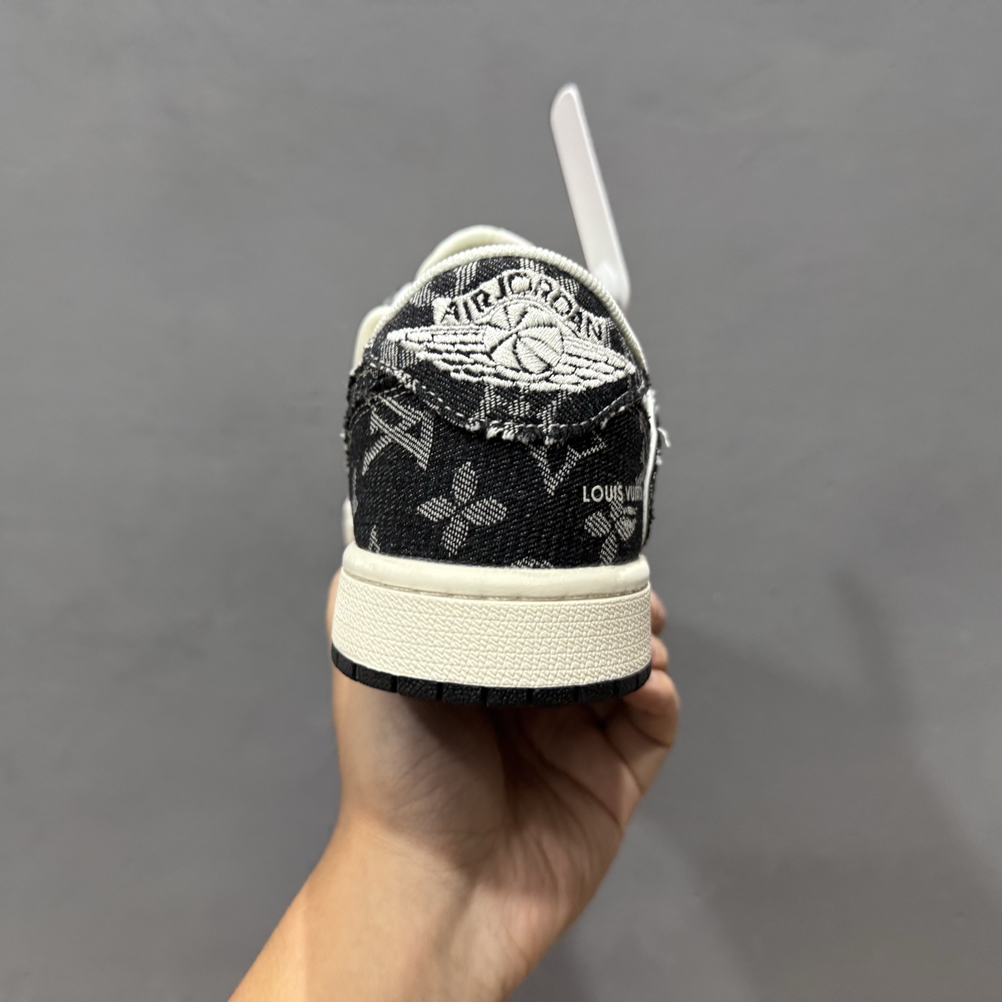 Louis Vuitton x Air Jordan 1 Low 黑帆布抽绳 YX5066-388