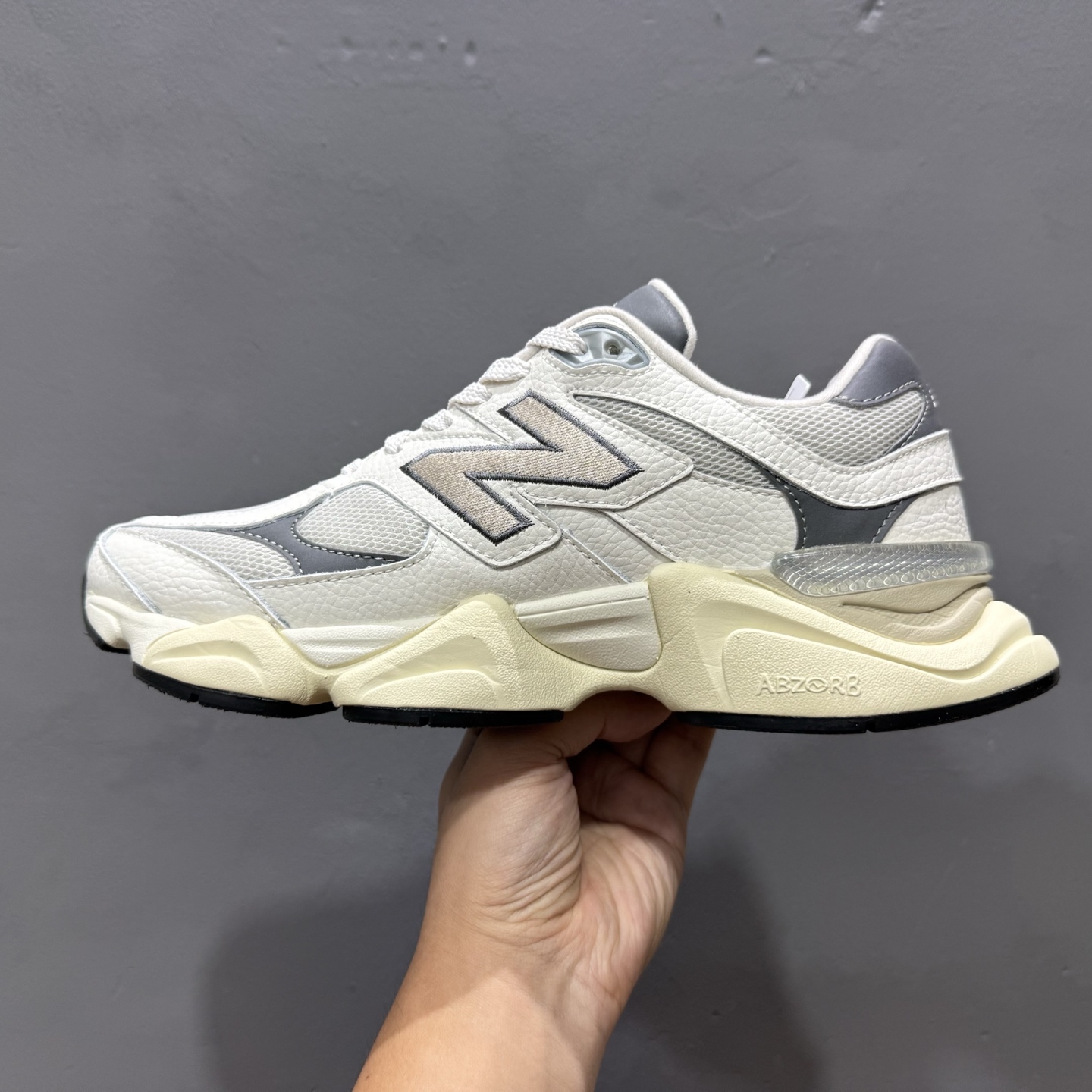 ￥240 纯原 New Balance NB9060 联名款 复古休闲运动慢跑鞋 U9060AGA