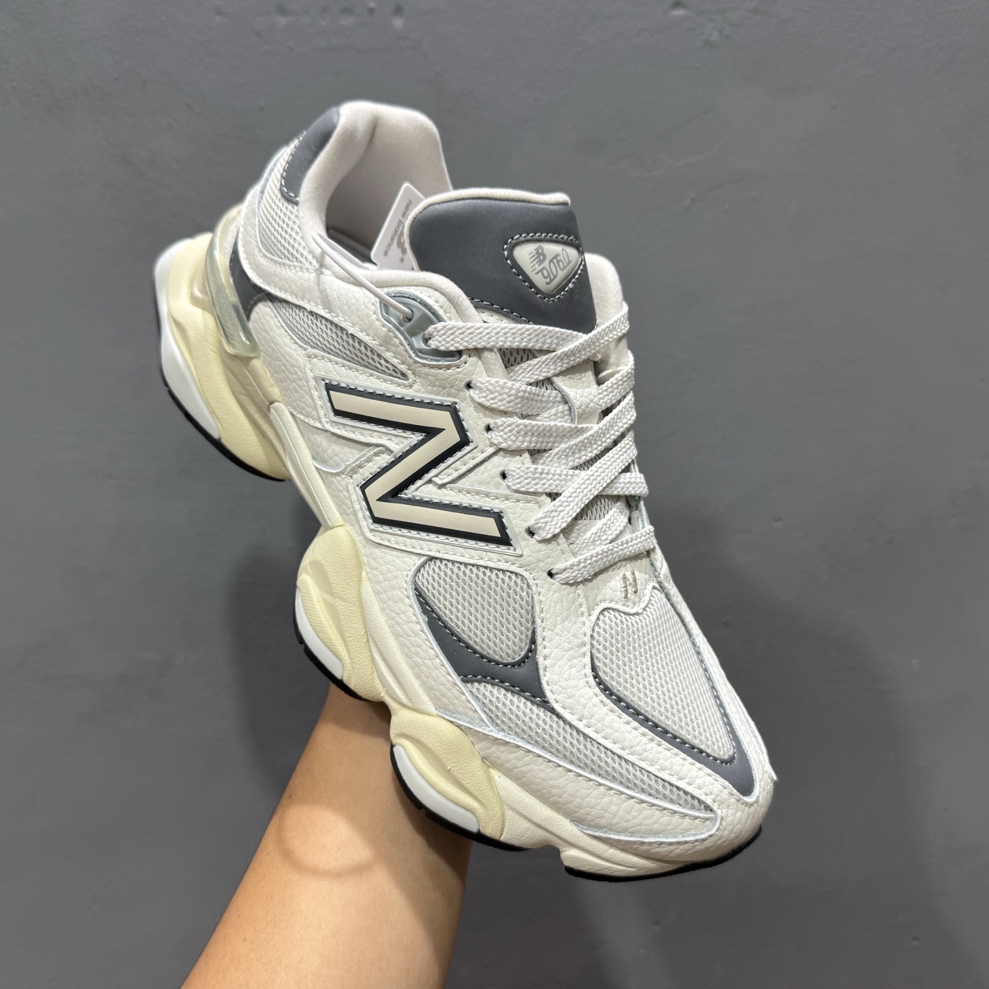 ￥240 纯原 New Balance NB9060 联名款 复古休闲运动慢跑鞋 U9060AGA