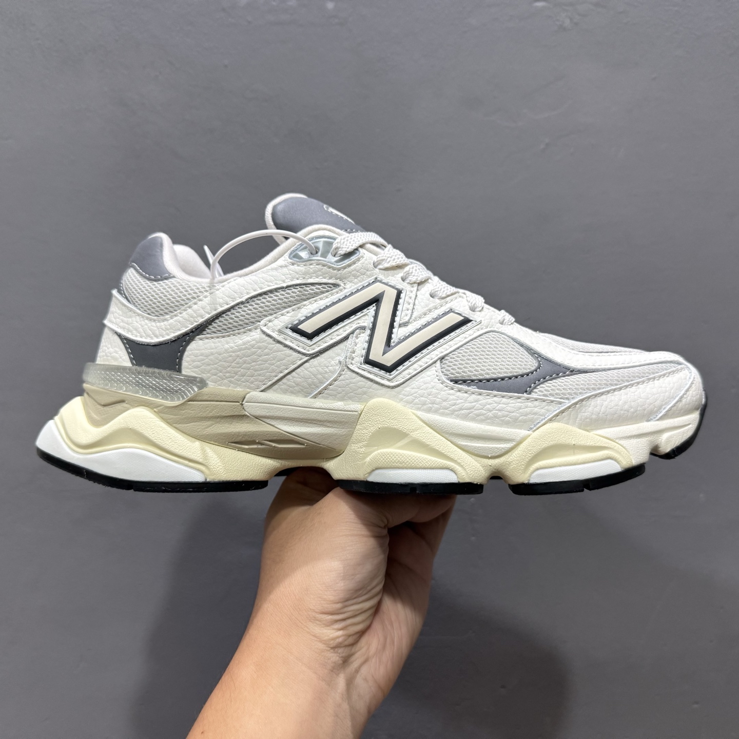 ￥240 纯原 New Balance NB9060 联名款 复古休闲运动慢跑鞋 U9060AGA